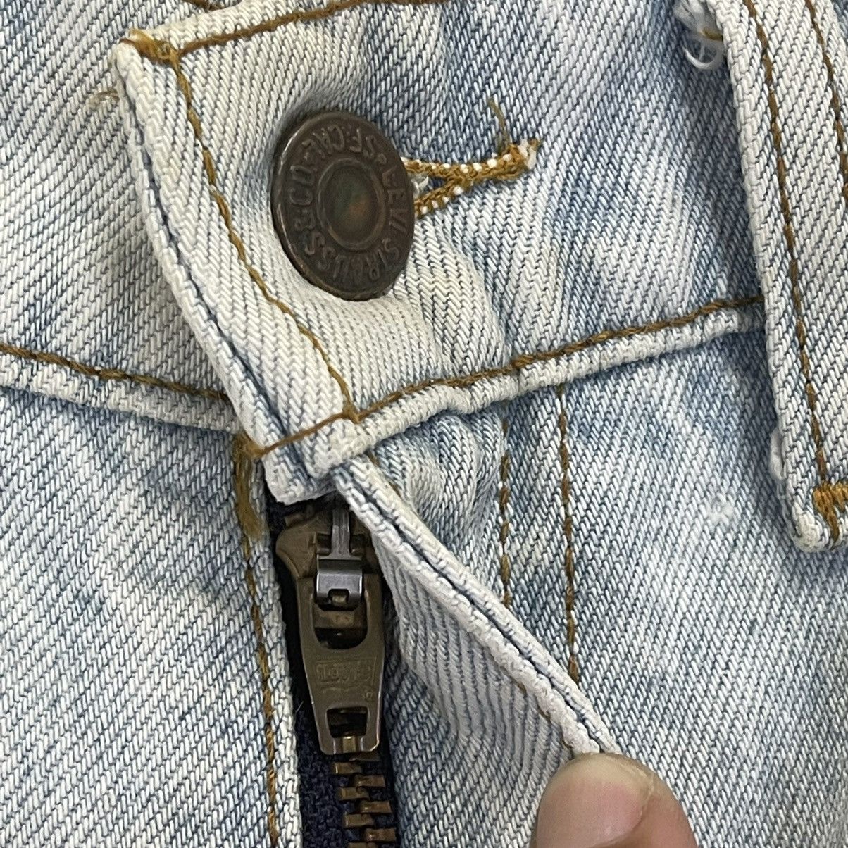 Levi's Vintage Levi's 359 Light Wash Distressed Jeans W 25 L 27 Size US 26 / EU 42 - 3 Thumbnail