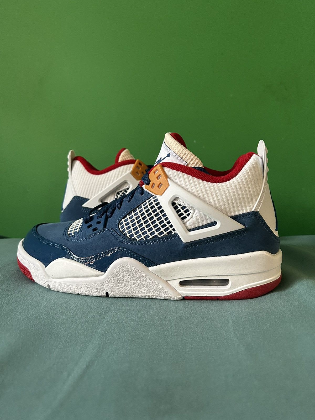2022 jordan 4