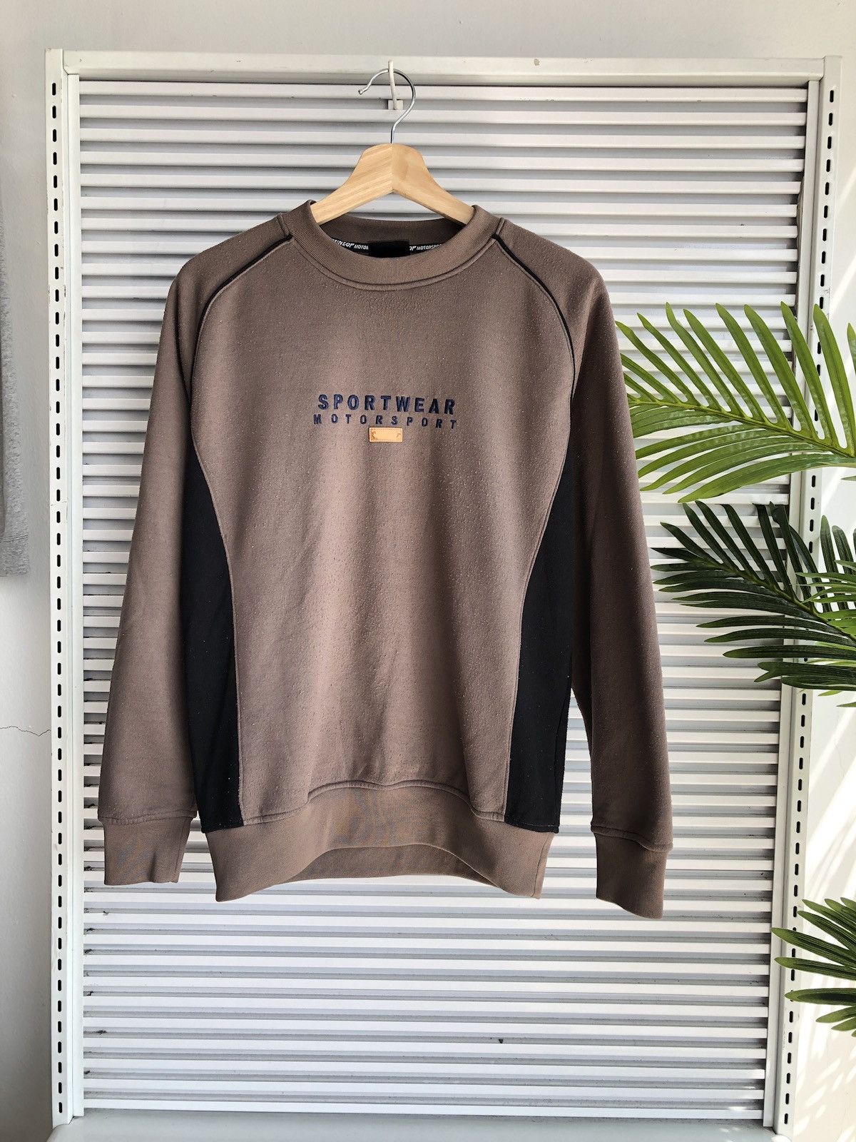 Dunlop Dunlop Motorsports SpellOut Embroidered Crewneck Sweatshirt Size US M / EU 48-50 / 2 - 1 Thumbnail