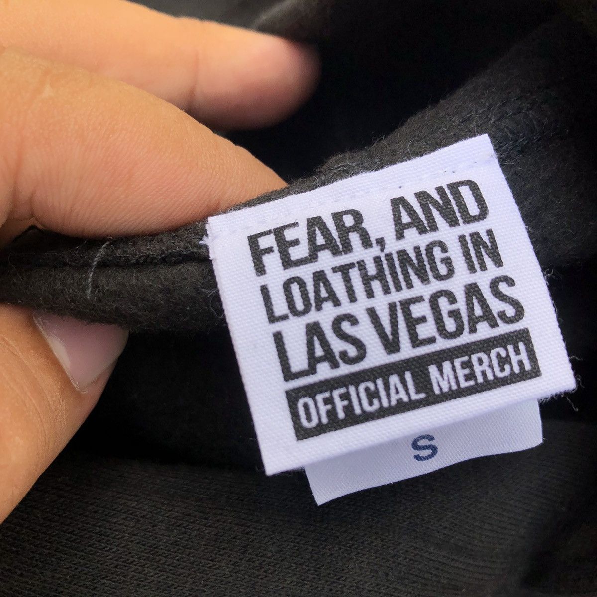 Japanese Brand FEAR AND LOATHING IN LASVEGAS OFFICIAL MERCH BIG LOGOHOODIE Size US S / EU 44-46 / 1 - 7 Thumbnail