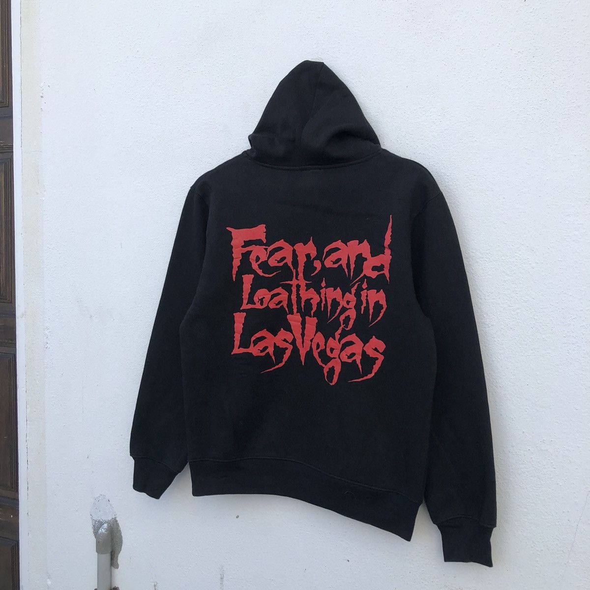 Japanese Brand FEAR AND LOATHING IN LASVEGAS OFFICIAL MERCH BIG LOGOHOODIE Size US S / EU 44-46 / 1 - 5 Thumbnail