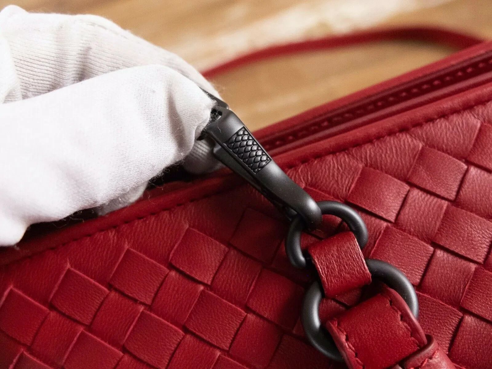 Bottega Veneta $2819 BOTTEGA VENETA red intrecciato crossbody shoulder bag Size ONE SIZE - 6 Thumbnail