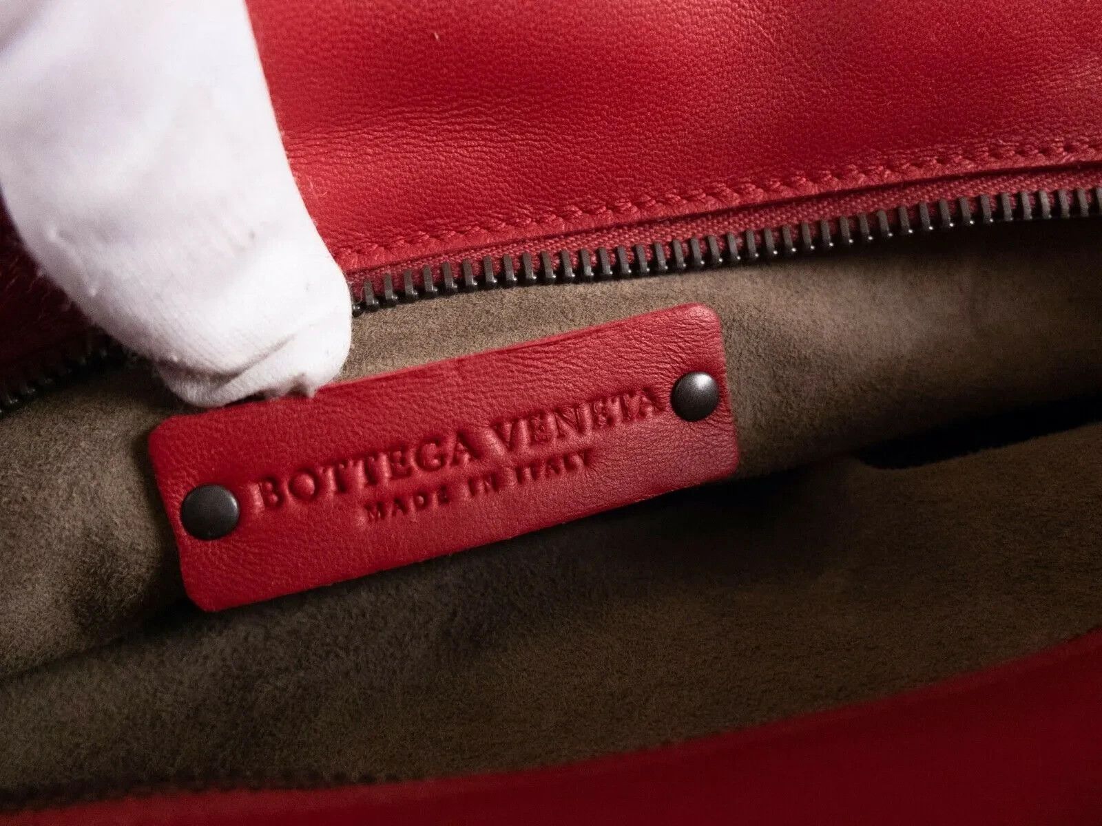 Bottega Veneta $2819 BOTTEGA VENETA red intrecciato crossbody shoulder bag Size ONE SIZE - 8 Thumbnail
