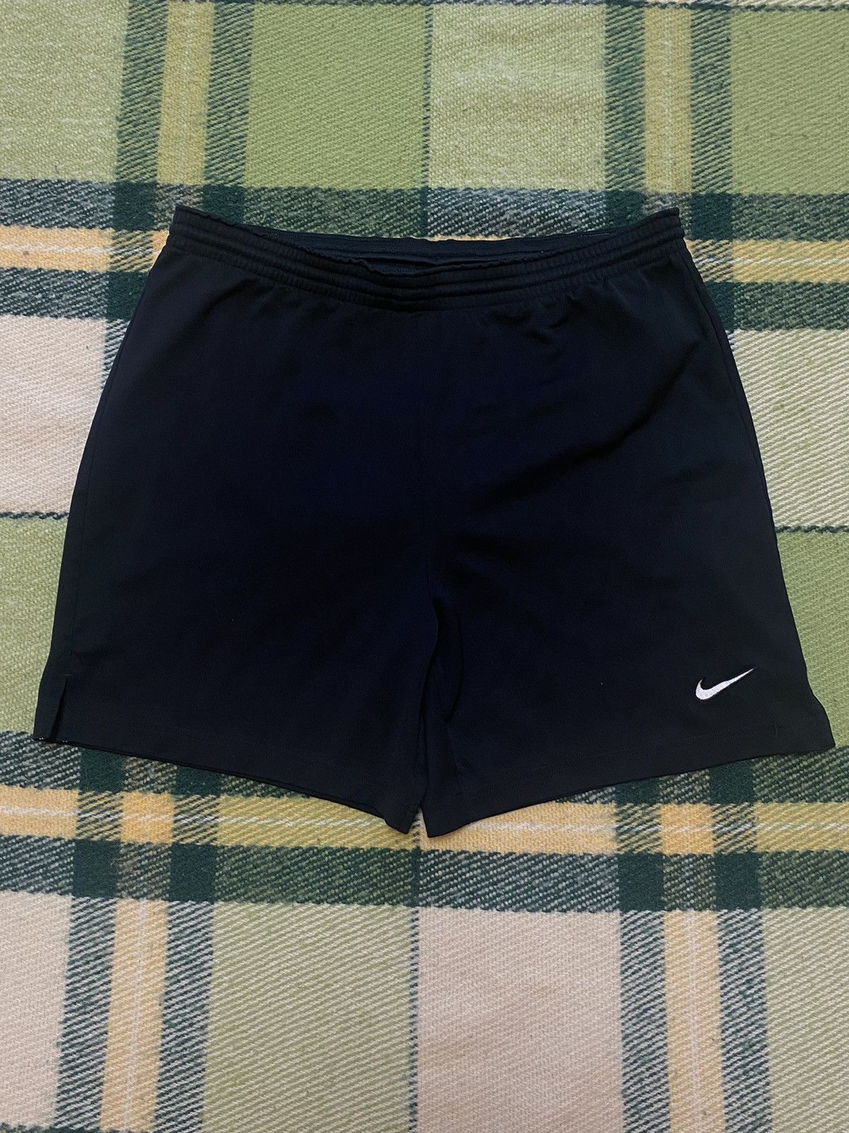 Nike Vintage Nike shorts streetwear swoosh casual y2k size L Size US 34 / EU 50 - 1 Thumbnail