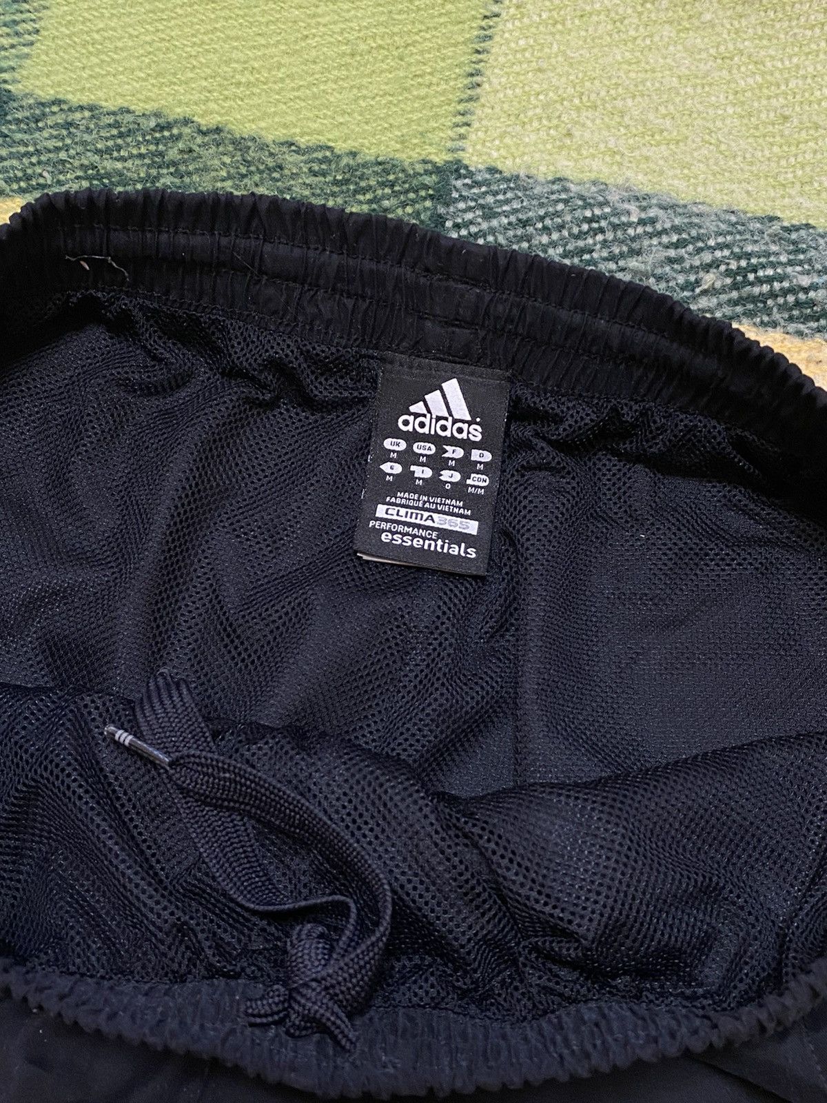 Adidas Vintage Adidas shorts streetwear y2k casual style size M Size US 32 / EU 48 - 4 Thumbnail