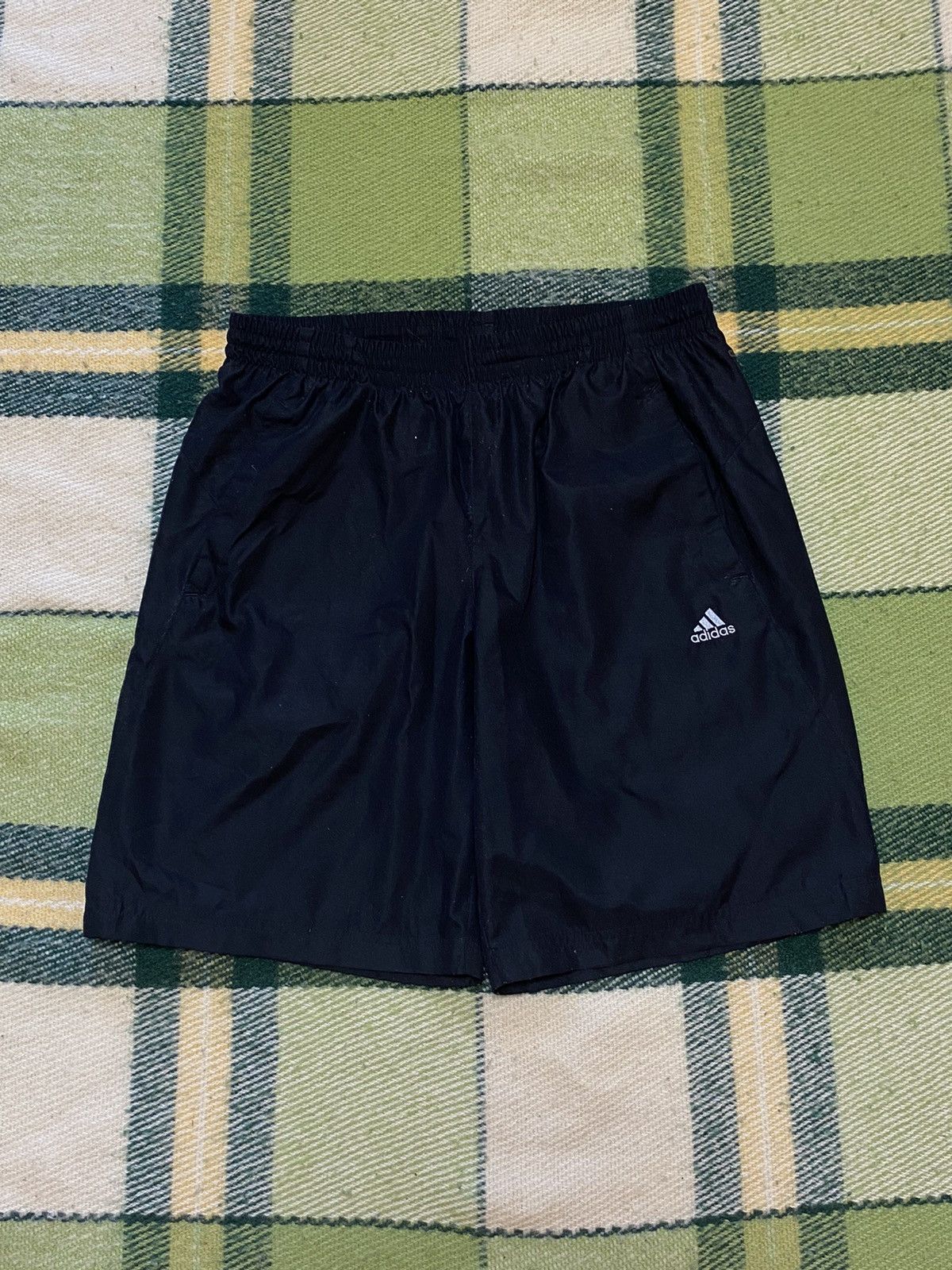 Adidas Vintage Adidas shorts streetwear y2k casual style size M Size US 32 / EU 48 - 1 Thumbnail