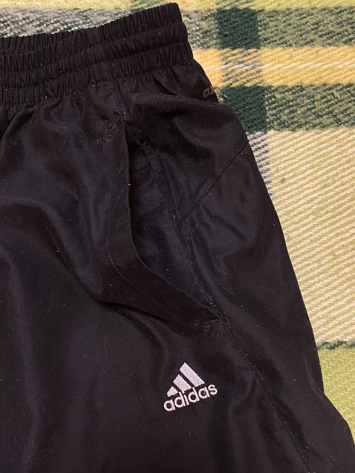 Adidas Vintage Adidas shorts streetwear y2k casual style size M Size US 32 / EU 48 - 2 Thumbnail