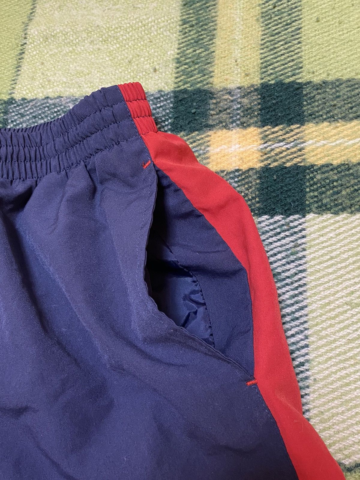 Umbro Vintage 90s Umbro shorts streetwear y2k casual size L Size US 34 / EU 50 - 2 Thumbnail