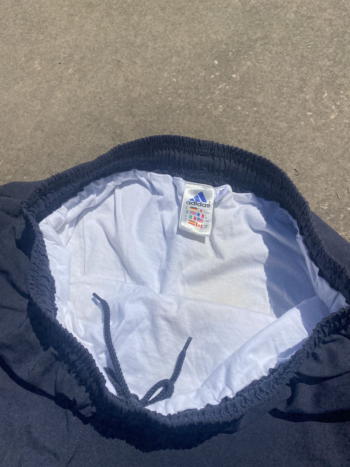 Adidas Vintage Adidas shorts streetwear y2k casual style size L Size US 34 / EU 50 - 3 Thumbnail