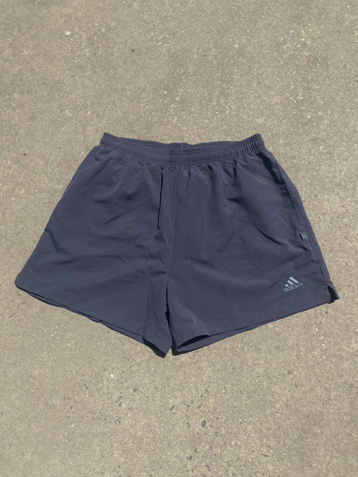 Adidas Vintage Adidas shorts streetwear y2k casual style size L Size US 34 / EU 50 - 1 Thumbnail