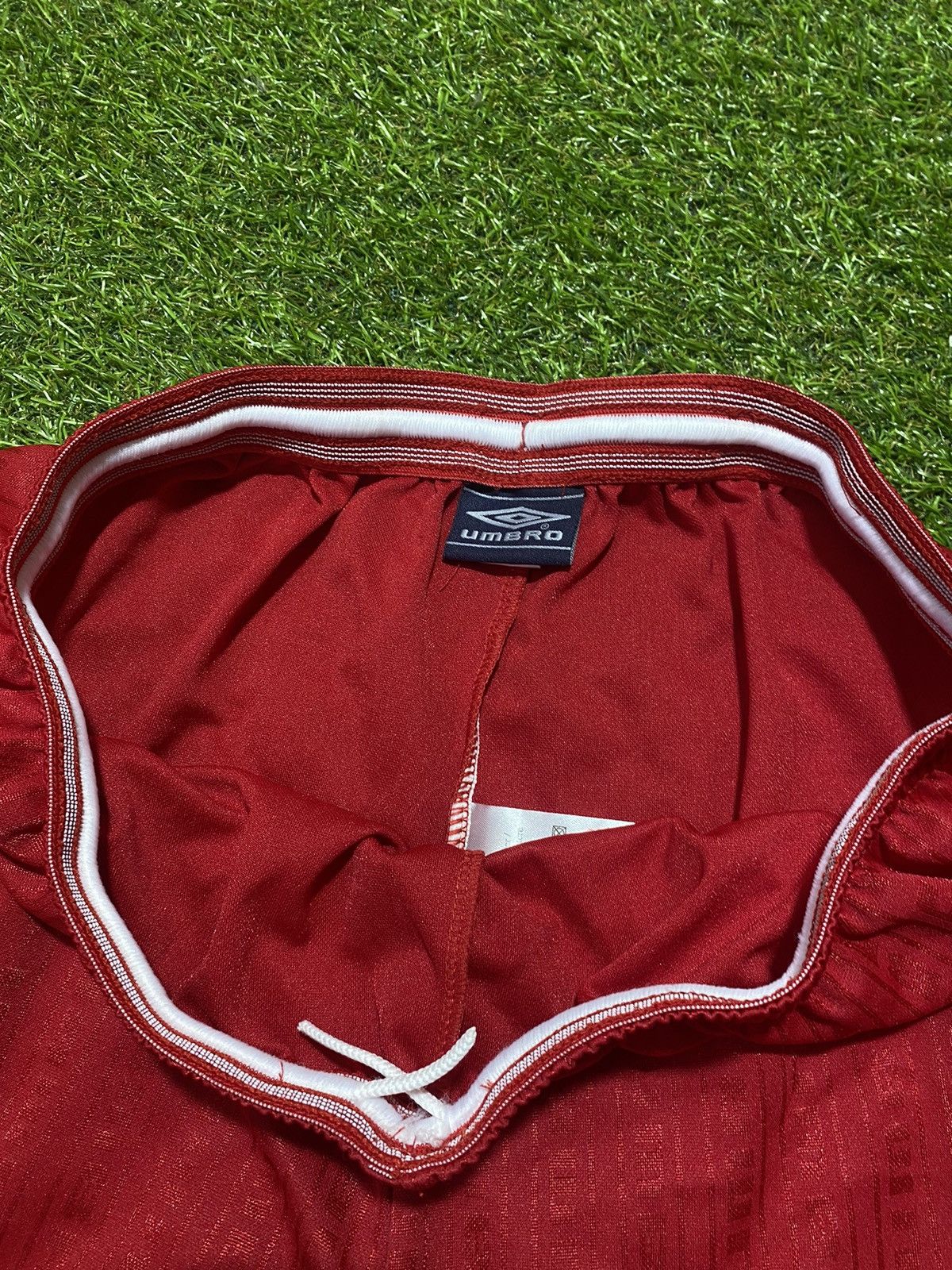 Umbro Vintage 90s Umbro shorts streetwear monogrammed style size L Size US 34 / EU 50 - 4 Thumbnail