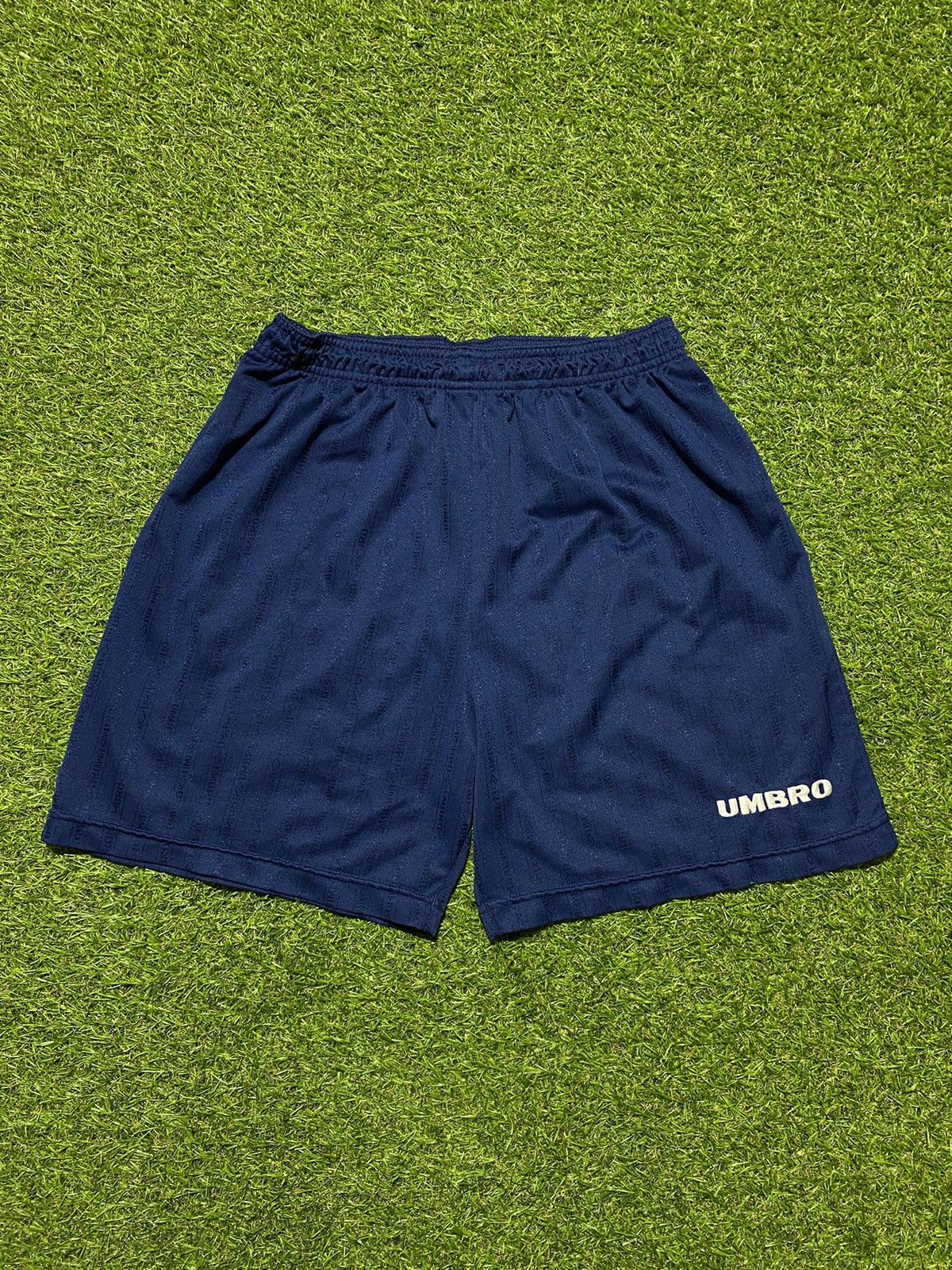 Umbro Vintage 90s Umbro shorts streetwear monogrammed y2k size L Size US 34 / EU 50 - 1 Thumbnail