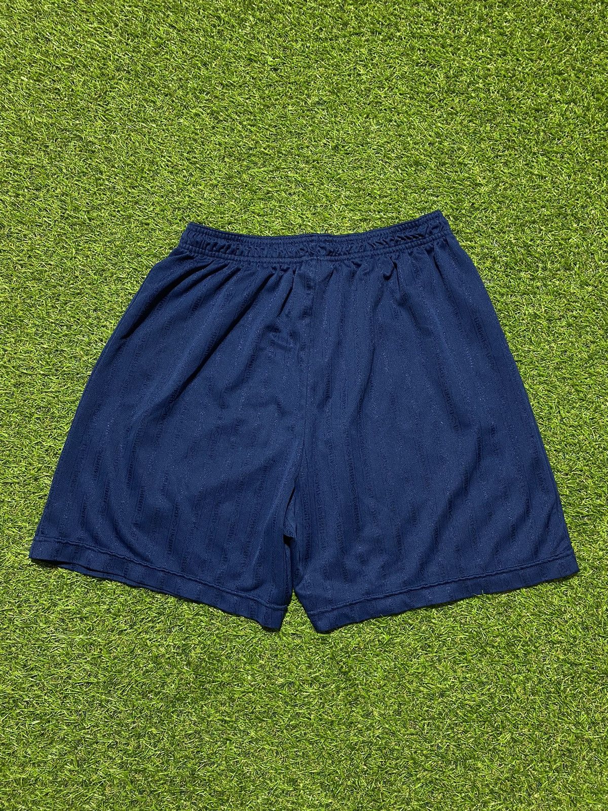 Umbro Vintage 90s Umbro shorts streetwear monogrammed y2k size L Size US 34 / EU 50 - 2 Thumbnail