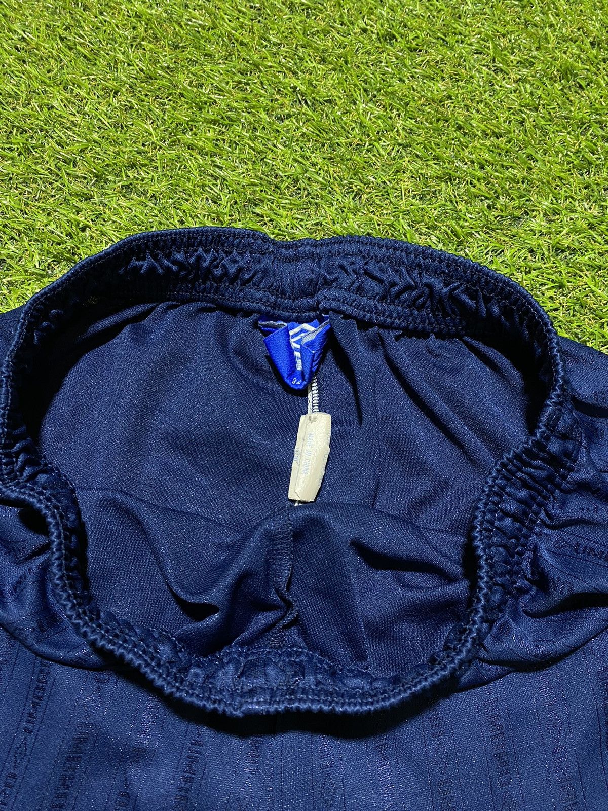 Umbro Vintage 90s Umbro shorts streetwear monogrammed y2k size L Size US 34 / EU 50 - 4 Thumbnail