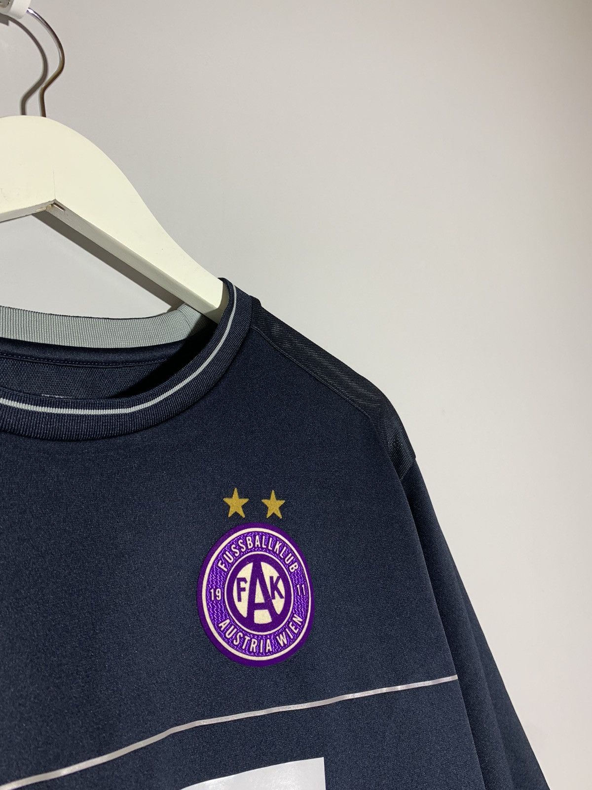 Nike Austria Wien Nike Y2k Streetwear Football Shirt Size US XL / EU 56 / 4 - 4 Thumbnail