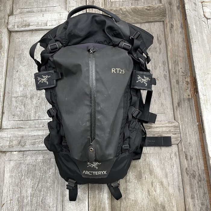 Arc'Teryx Arc'Teryx Rt 25 Superblack Waterproof Backpack | Grailed