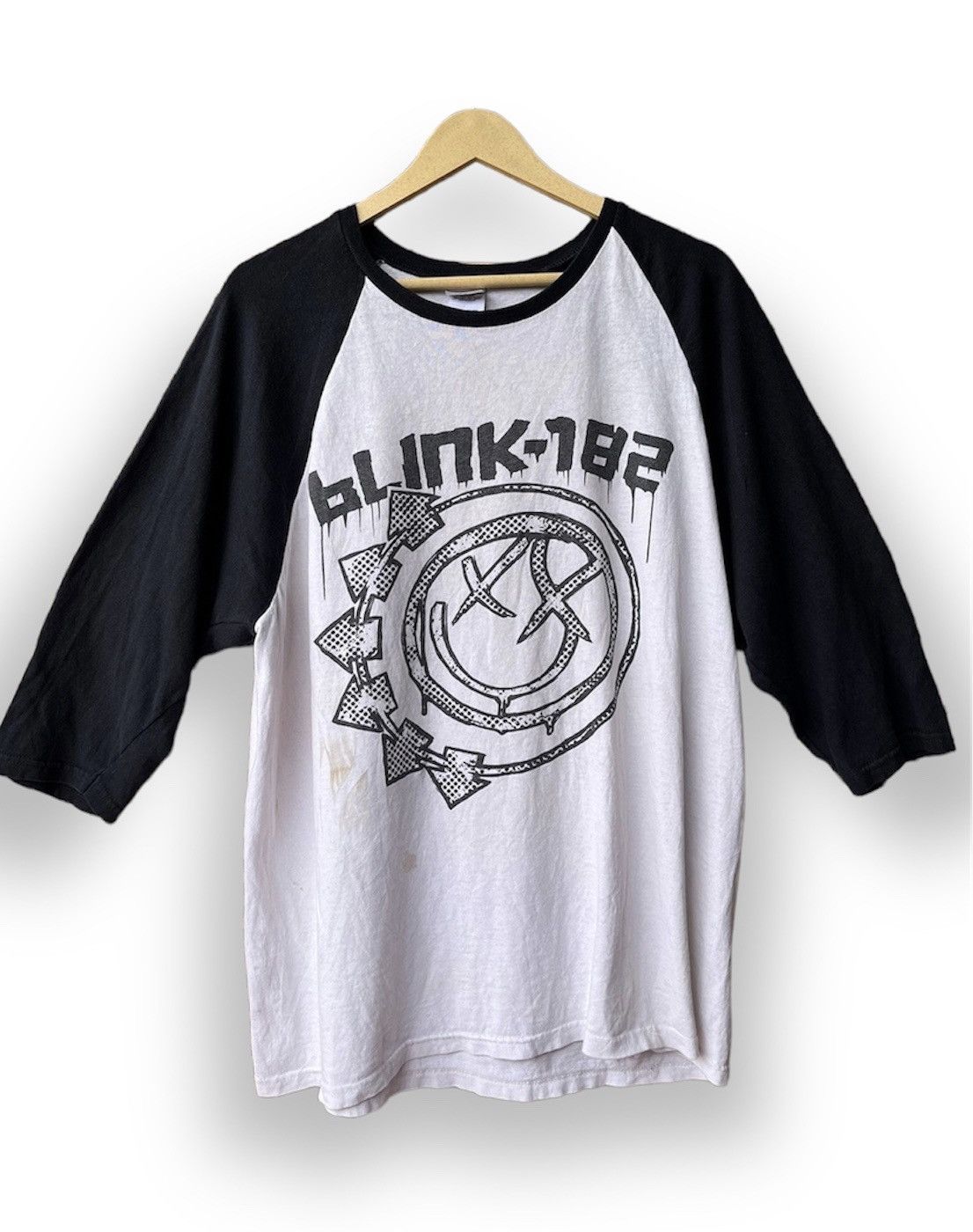 Band Tees Blink 182 Anvil Raglan TShirt Concert Tour 2011 Band Tees Size US L / EU 52-54 / 3 - 1 Thumbnail