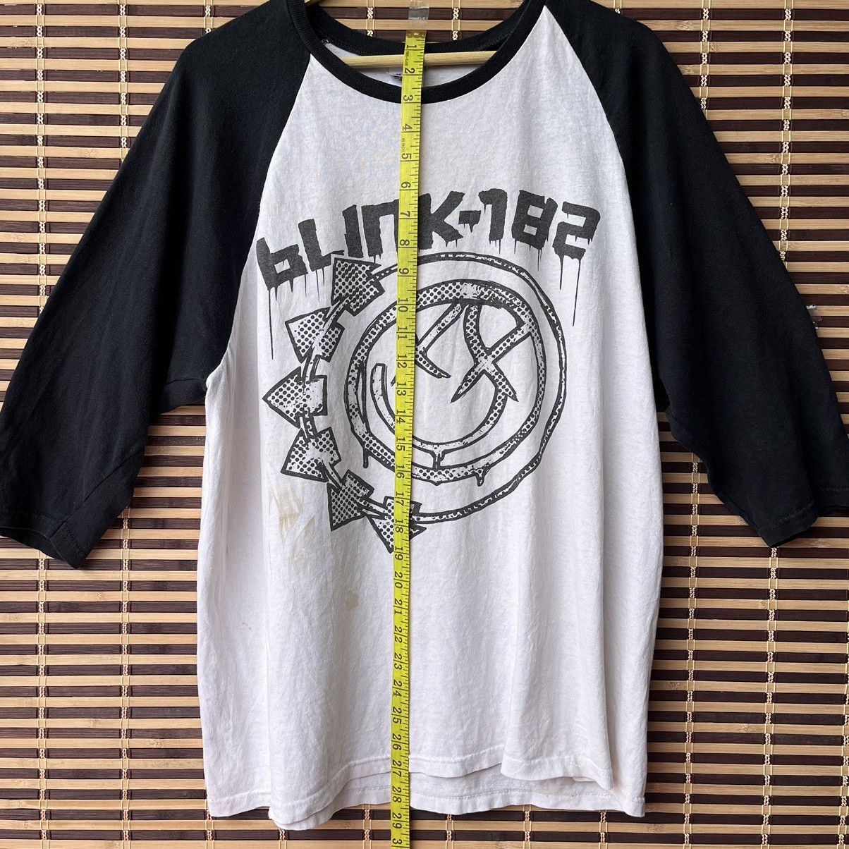 Band Tees Blink 182 Anvil Raglan TShirt Concert Tour 2011 Band Tees Size US L / EU 52-54 / 3 - 3 Thumbnail