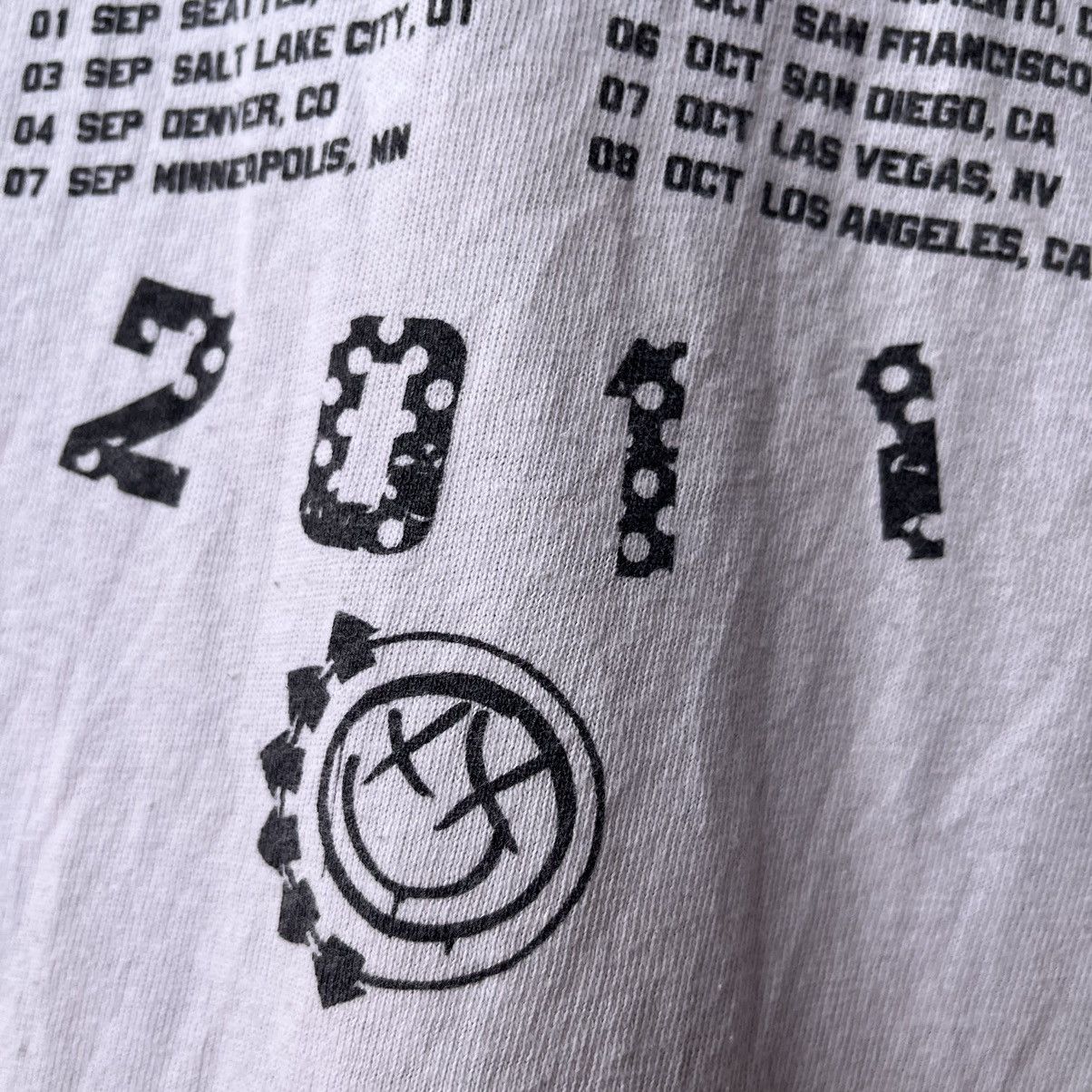Band Tees Blink 182 Anvil Raglan TShirt Concert Tour 2011 Band Tees Size US L / EU 52-54 / 3 - 18 Thumbnail