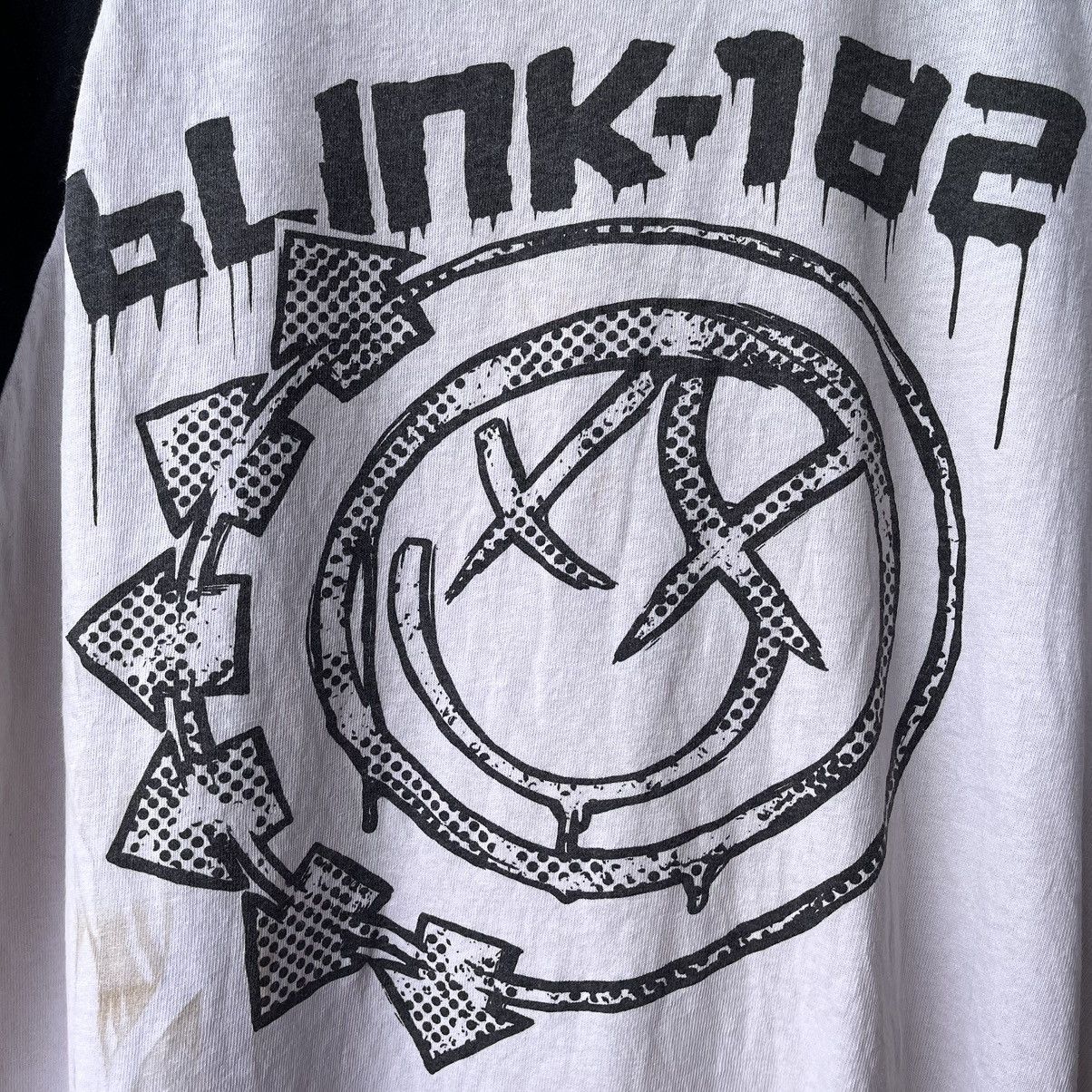 Band Tees Blink 182 Anvil Raglan TShirt Concert Tour 2011 Band Tees Size US L / EU 52-54 / 3 - 8 Thumbnail