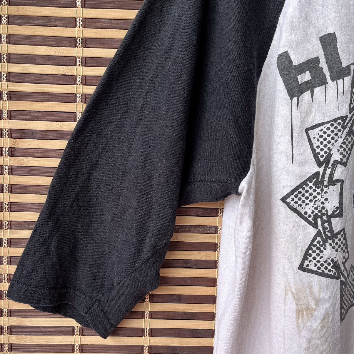 Band Tees Blink 182 Anvil Raglan TShirt Concert Tour 2011 Band Tees Size US L / EU 52-54 / 3 - 13 Thumbnail