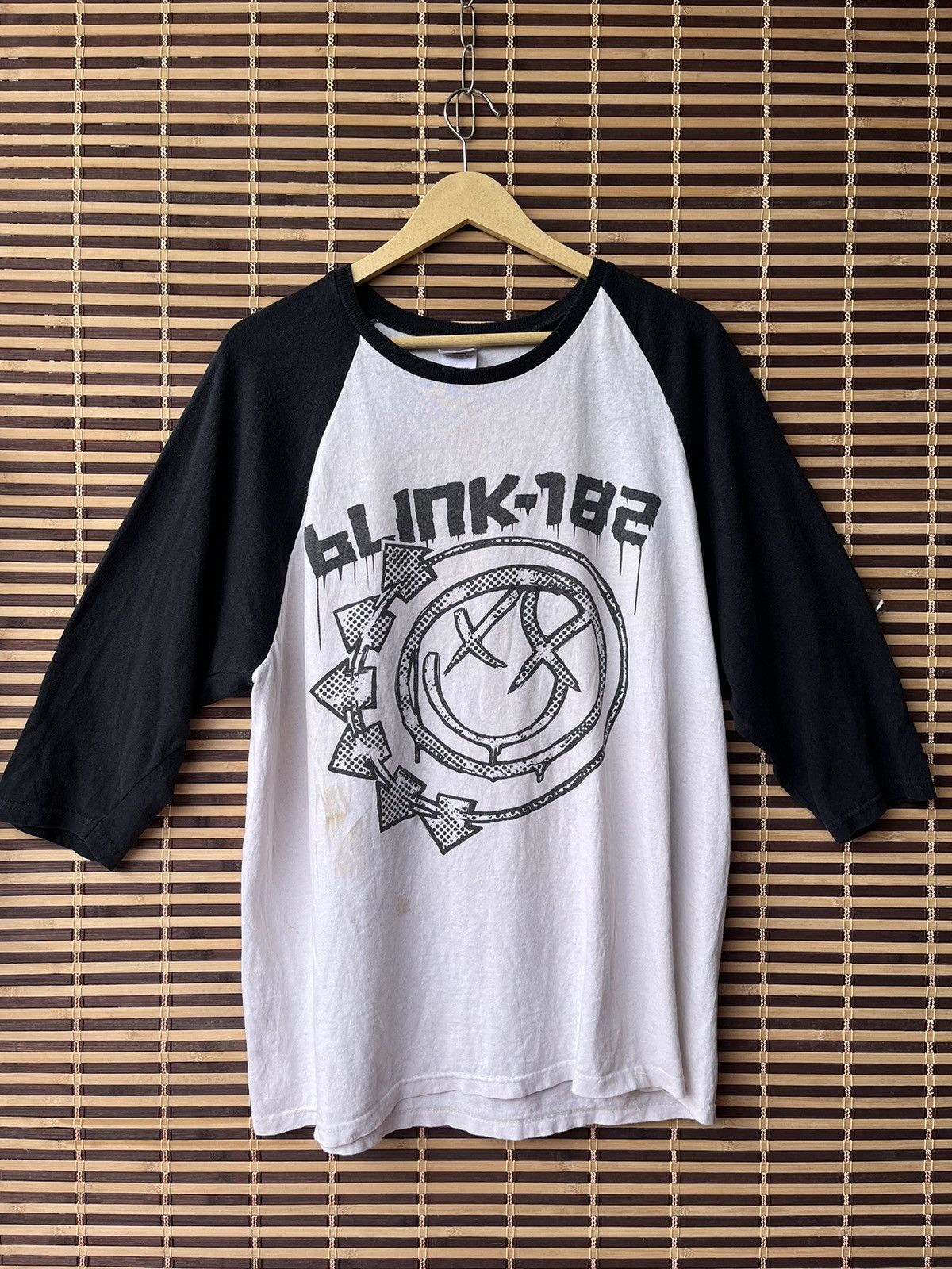Band Tees Blink 182 Anvil Raglan TShirt Concert Tour 2011 Band Tees Size US L / EU 52-54 / 3 - 22 Thumbnail