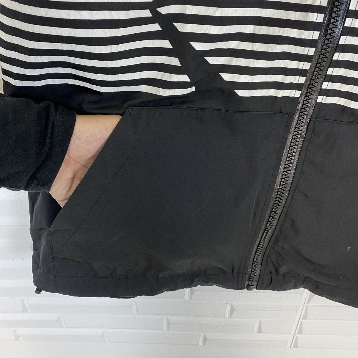 Kodak Photographer Kodak By H&M Windbreaker Waterproof Hooded Size US L / EU 52-54 / 3 - 9 Thumbnail