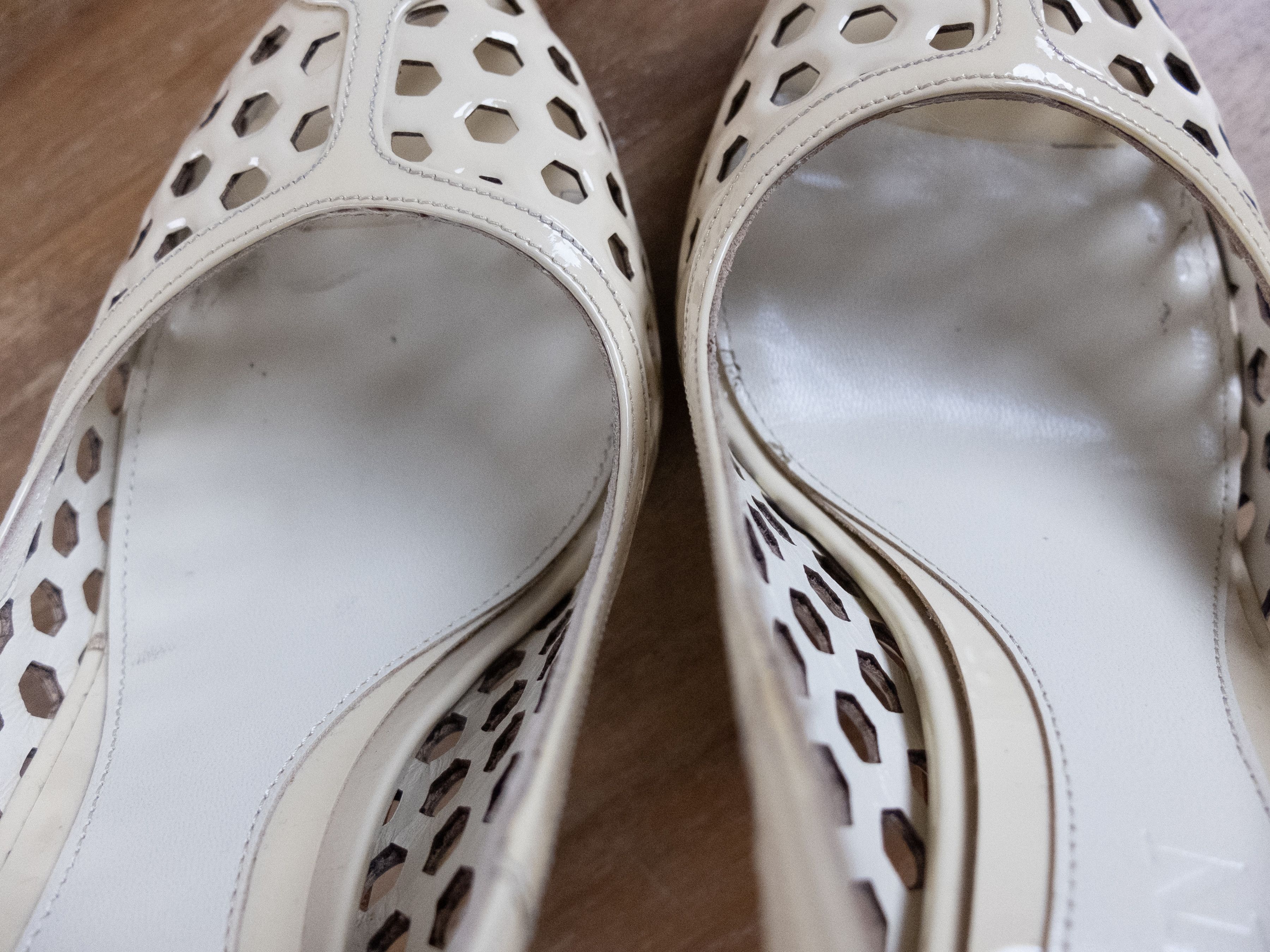 Alexander McQueen ALEXANDER MCQUEEN nude patent leather laser cut pumps 38 q Size US 8 / IT 38 - 4 Thumbnail