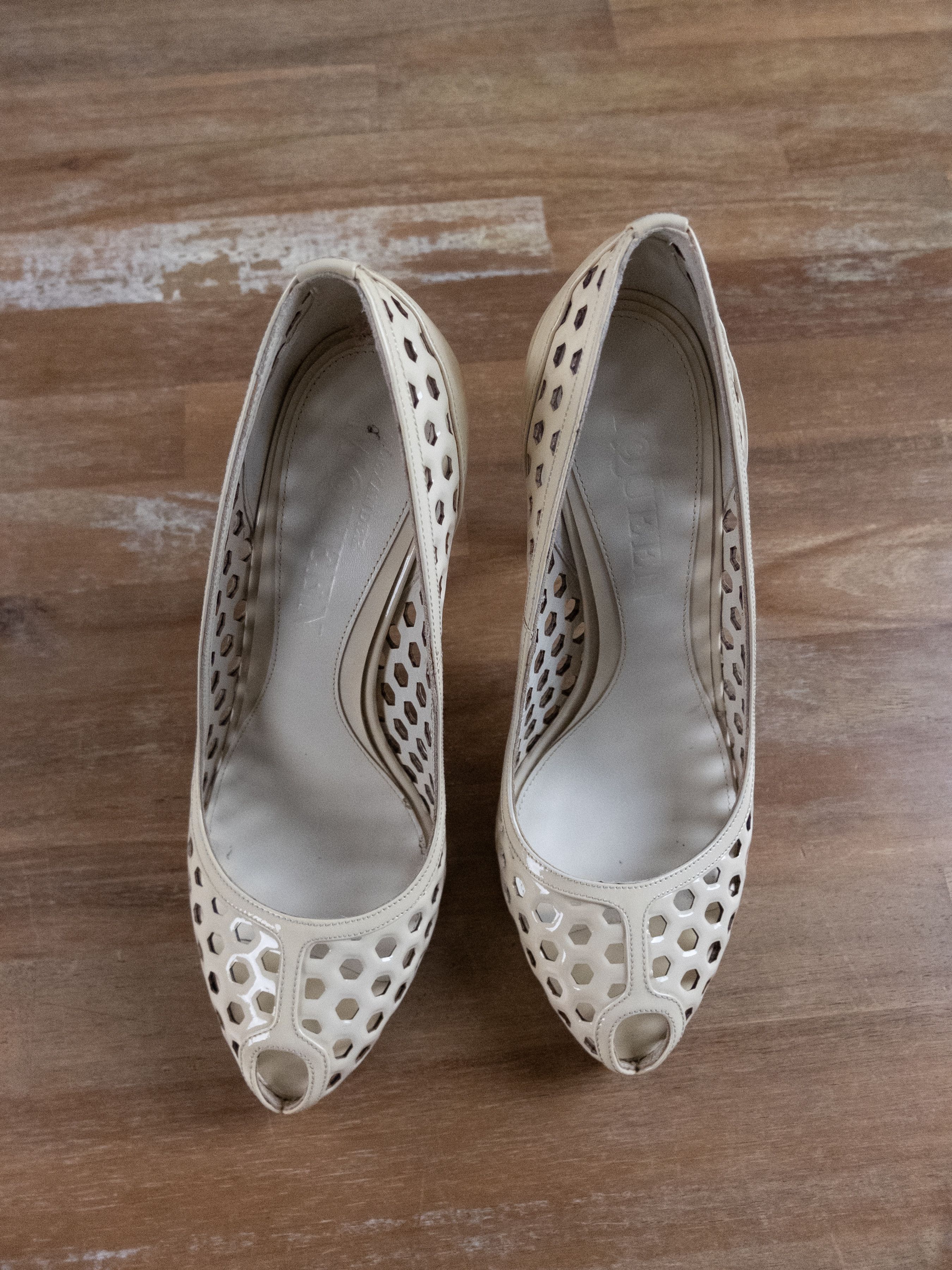 Alexander McQueen ALEXANDER MCQUEEN nude patent leather laser cut pumps 38 q Size US 8 / IT 38 - 2 Thumbnail