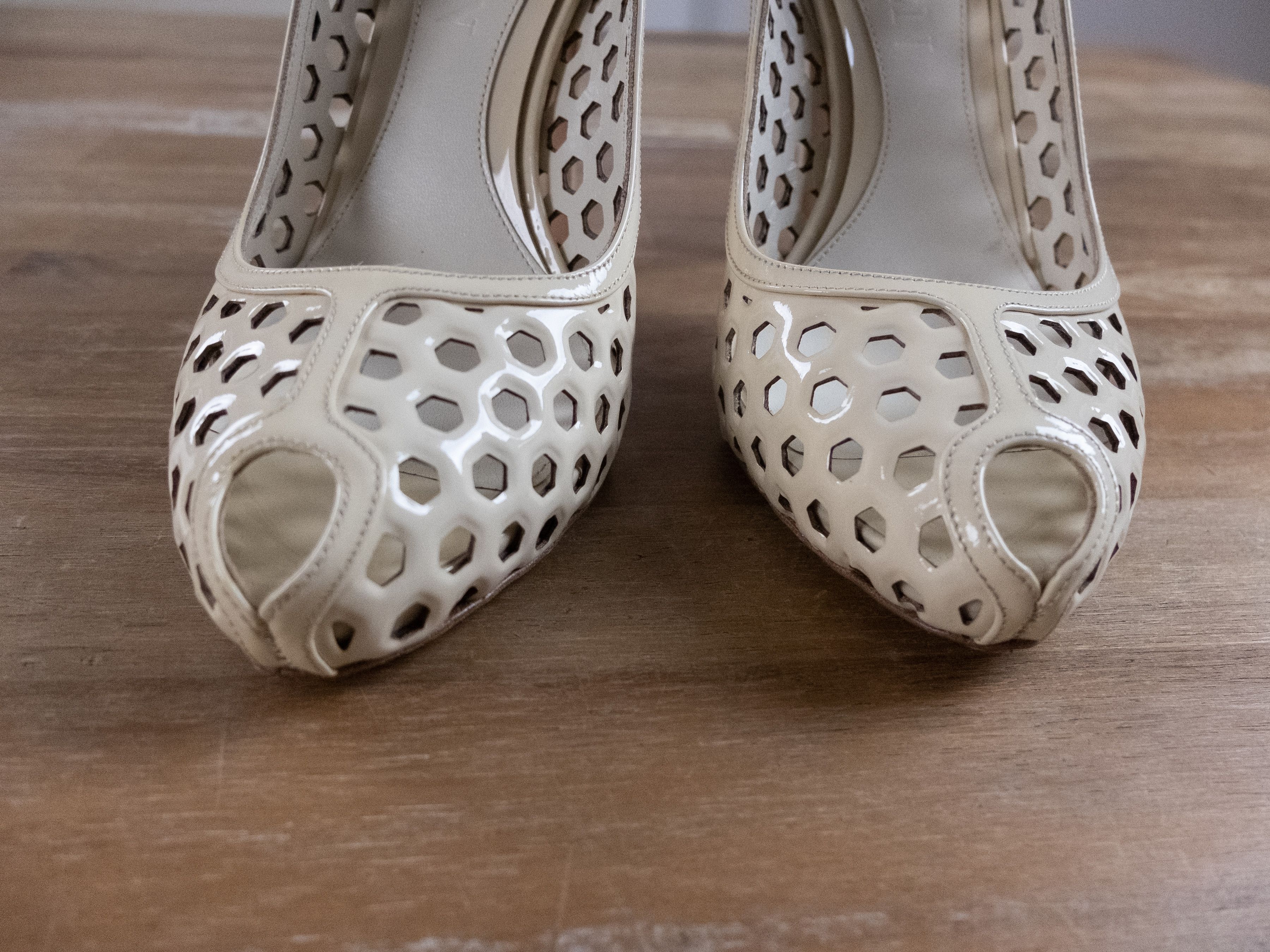 Alexander McQueen ALEXANDER MCQUEEN nude patent leather laser cut pumps 38 q Size US 8 / IT 38 - 3 Thumbnail