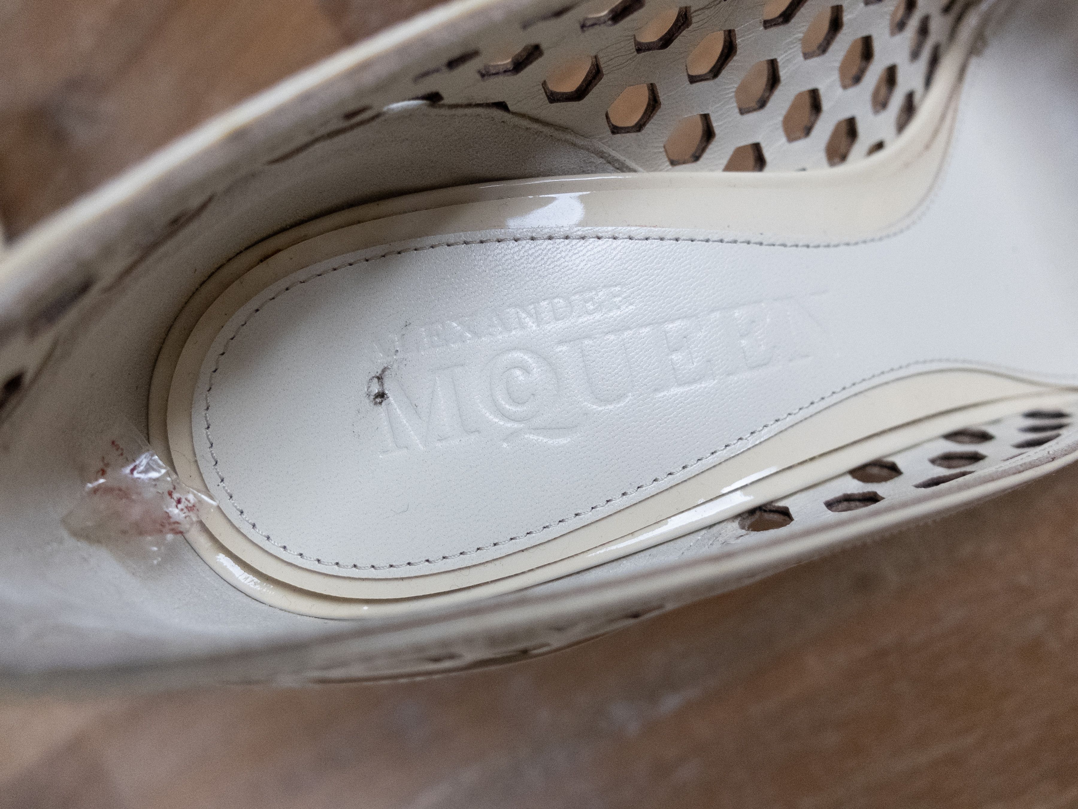 Alexander McQueen ALEXANDER MCQUEEN nude patent leather laser cut pumps 38 q Size US 8 / IT 38 - 5 Thumbnail