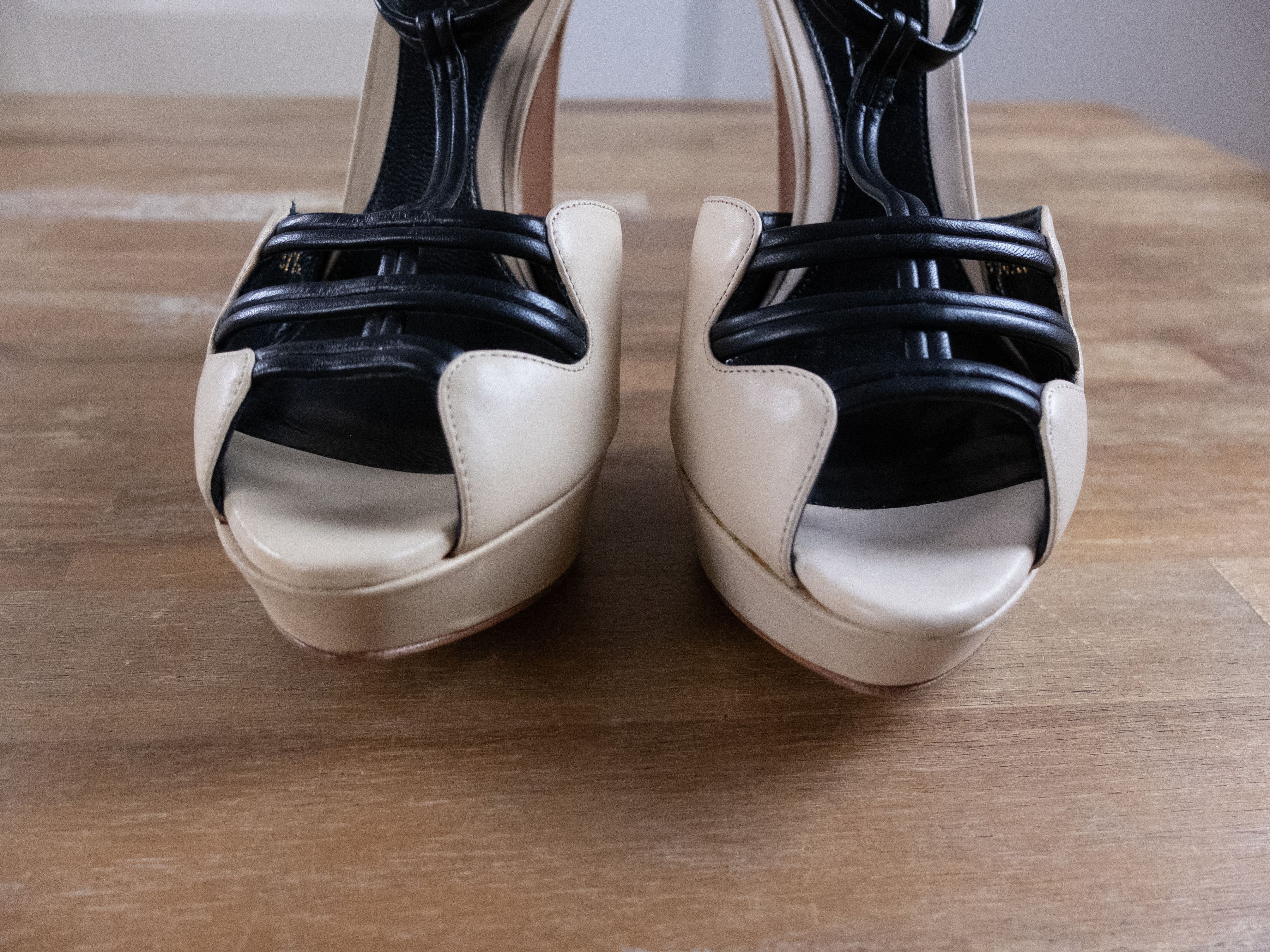 Alexander McQueen ALEXANDER MCQUEEN champagne nude black leather sandals 37.5 Size US 7.5 / IT 37.5 - 3 Thumbnail