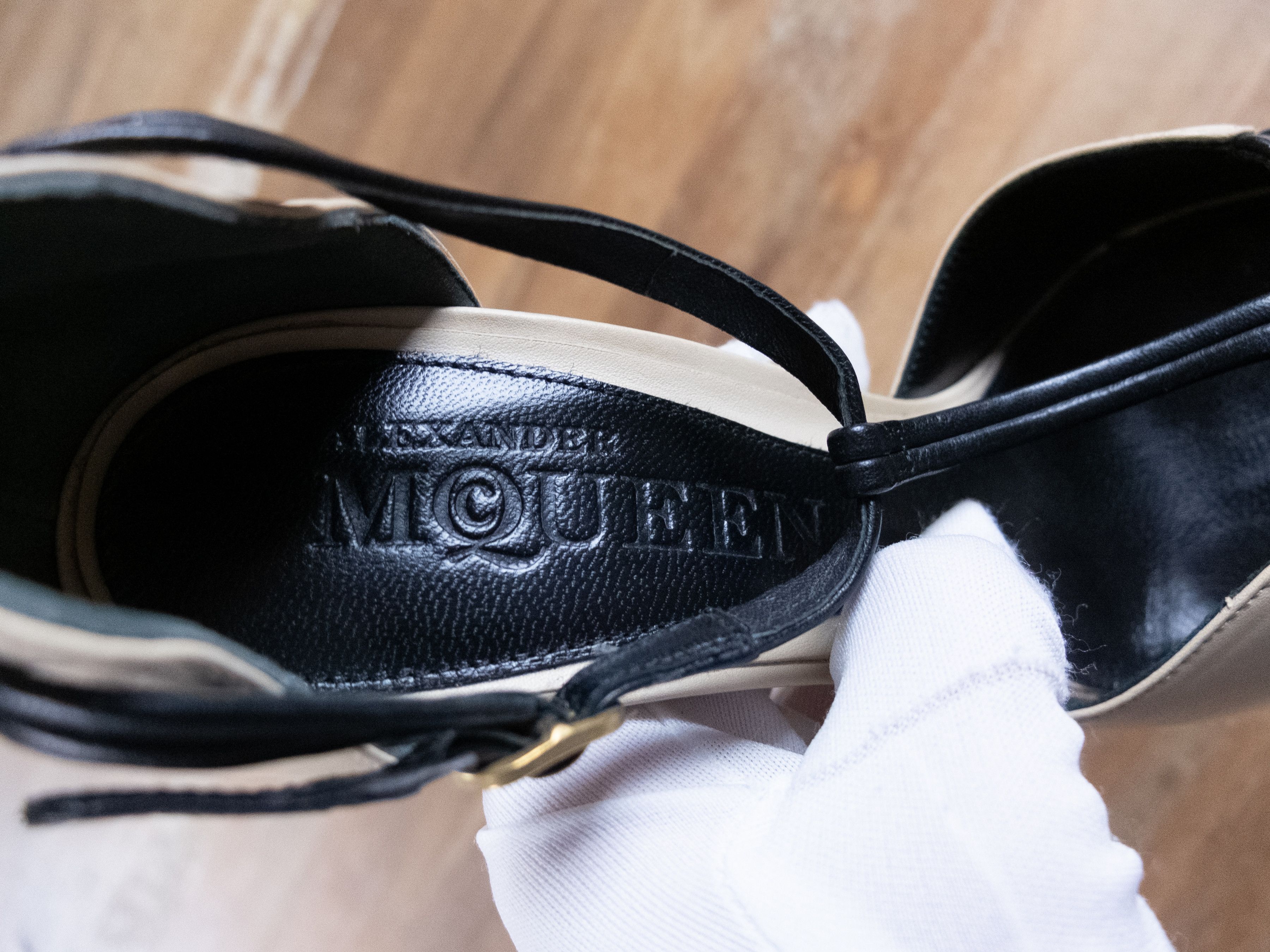 Alexander McQueen ALEXANDER MCQUEEN champagne nude black leather sandals 37.5 Size US 7.5 / IT 37.5 - 6 Thumbnail