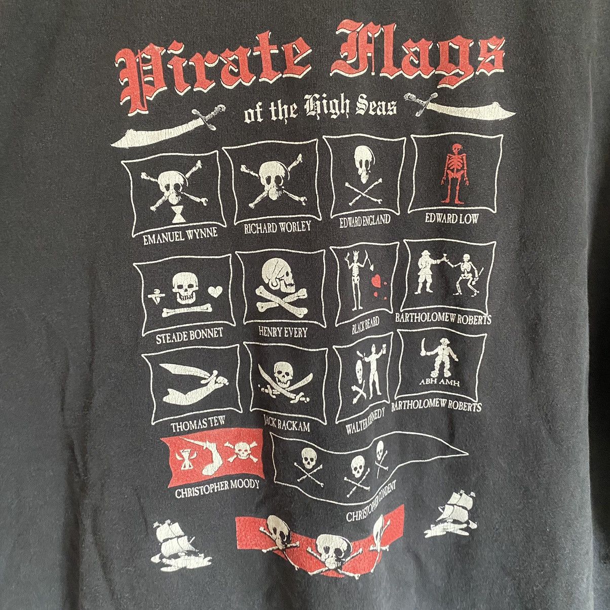 Hanes Vintage Hanes Pirate Flags Distressed T-Shirts Size US XL / EU 56 / 4 - 5 Thumbnail