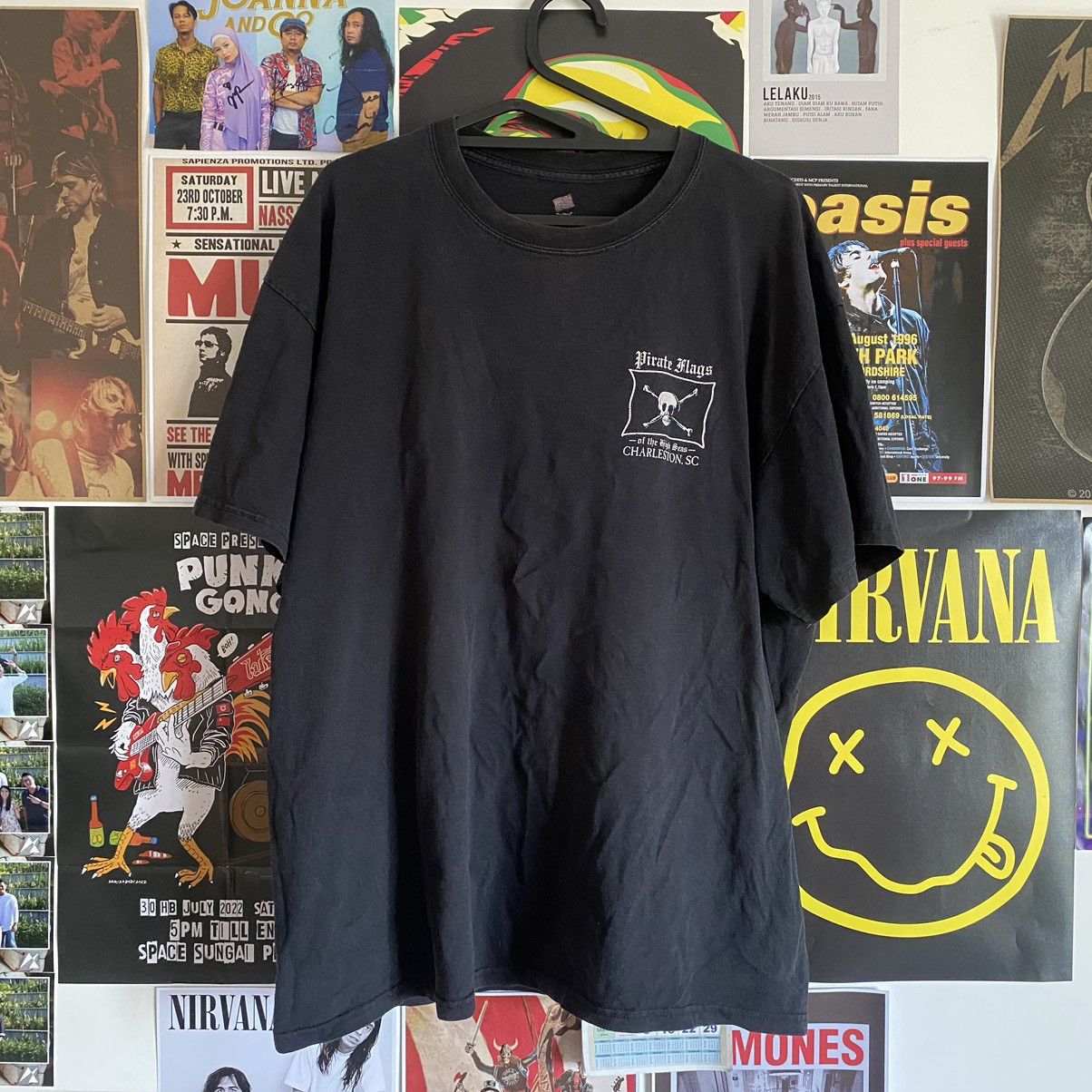 Hanes Vintage Hanes Pirate Flags Distressed T-Shirts Size US XL / EU 56 / 4 - 2 Thumbnail