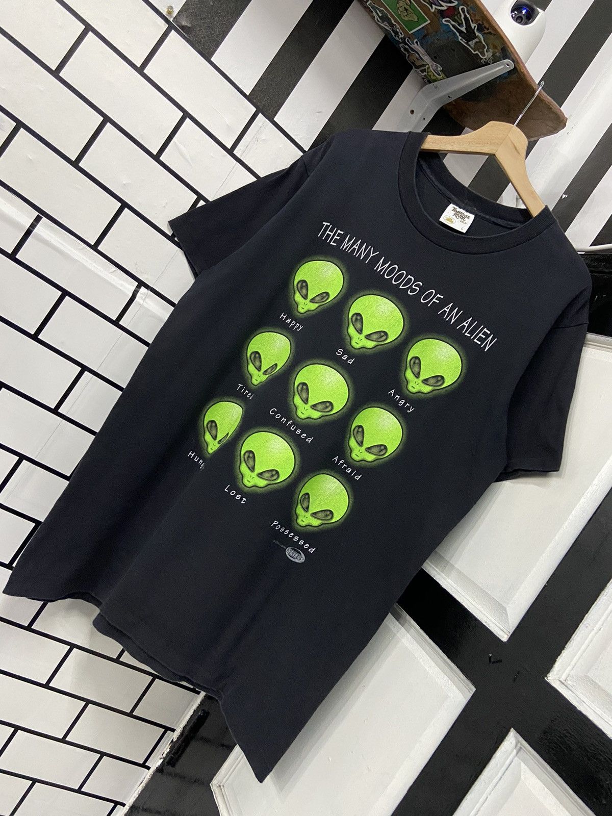 Alien Workshop × Vintage Vintage 90’s The Many Mood Of Alien Single Stitch Tee Size US L / EU 52-54 / 3 - 3 Thumbnail