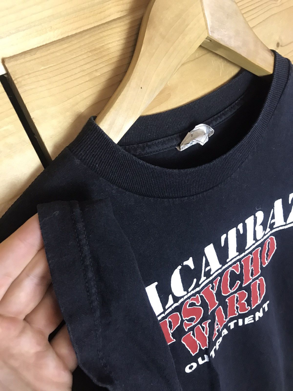 Vintage Vintage Alcatraz psycho ward t-shirt Size US S / EU 44-46 / 1 - 5 Thumbnail