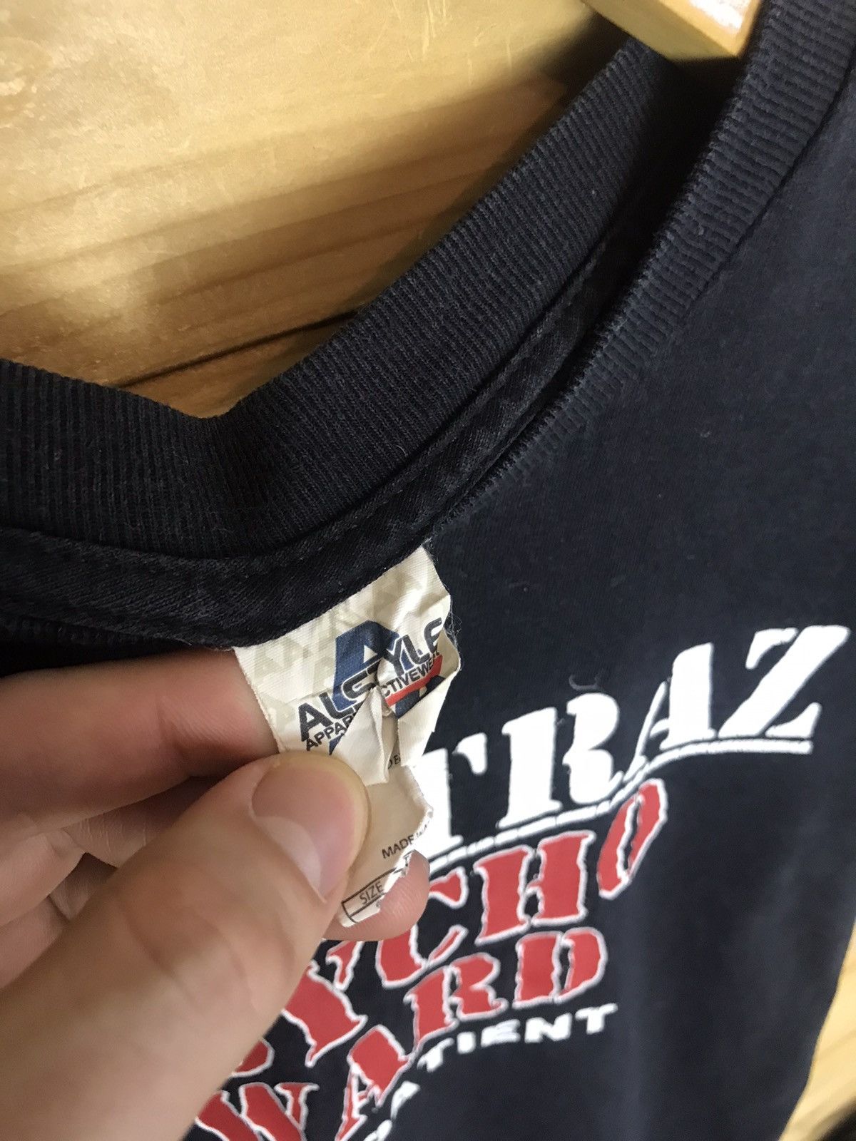 Vintage Vintage Alcatraz psycho ward t-shirt Size US S / EU 44-46 / 1 - 6 Thumbnail
