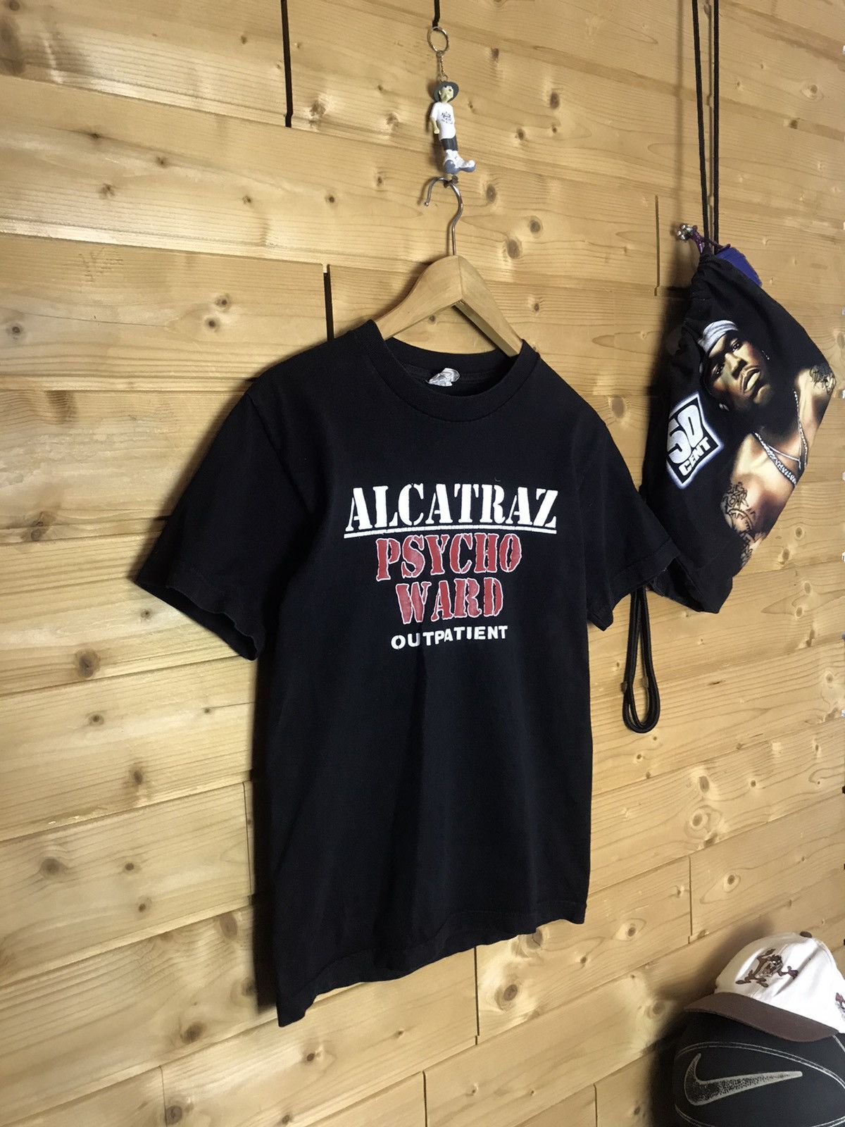 Vintage Vintage Alcatraz psycho ward t-shirt Size US S / EU 44-46 / 1 - 1 Thumbnail