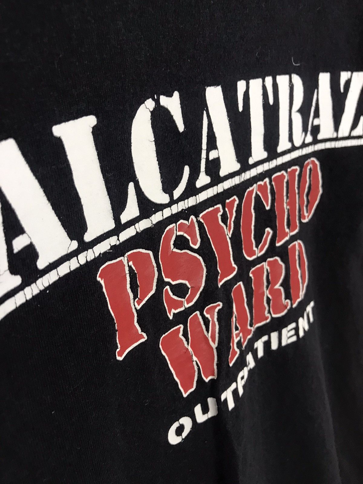 Vintage Vintage Alcatraz psycho ward t-shirt Size US S / EU 44-46 / 1 - 4 Thumbnail