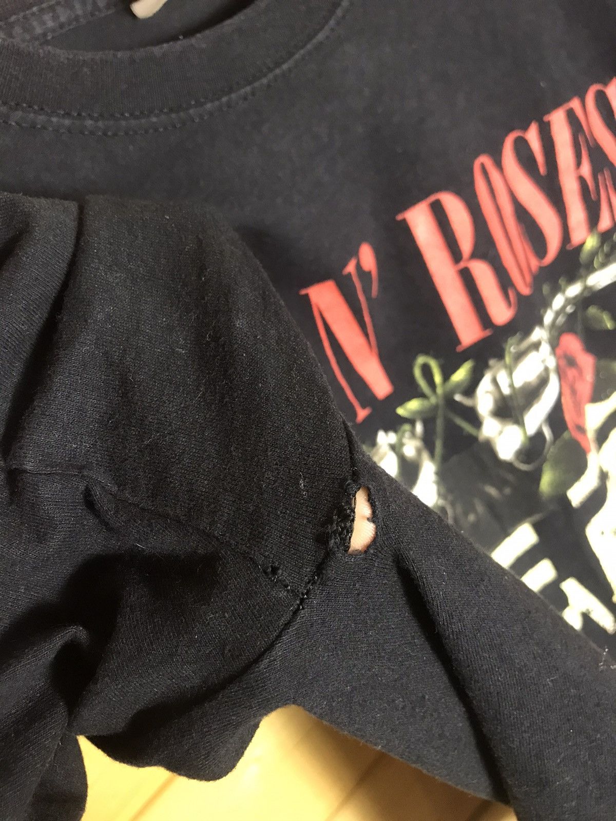 Vintage Vintage Guns N Roses 2006 tour t-shirt Size US S / EU 44-46 / 1 - 6 Thumbnail