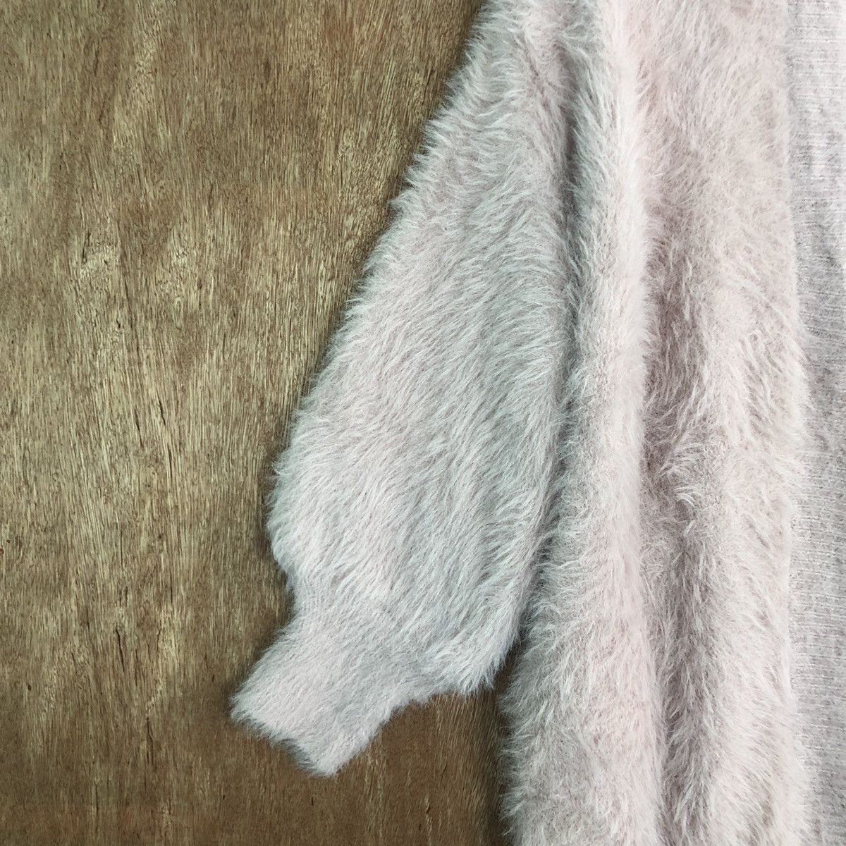 Aran Isles Knitwear GU Japan Light pink Cardigan Mohair soft fur Knitwear Size US L / EU 52-54 / 3 - 7 Thumbnail