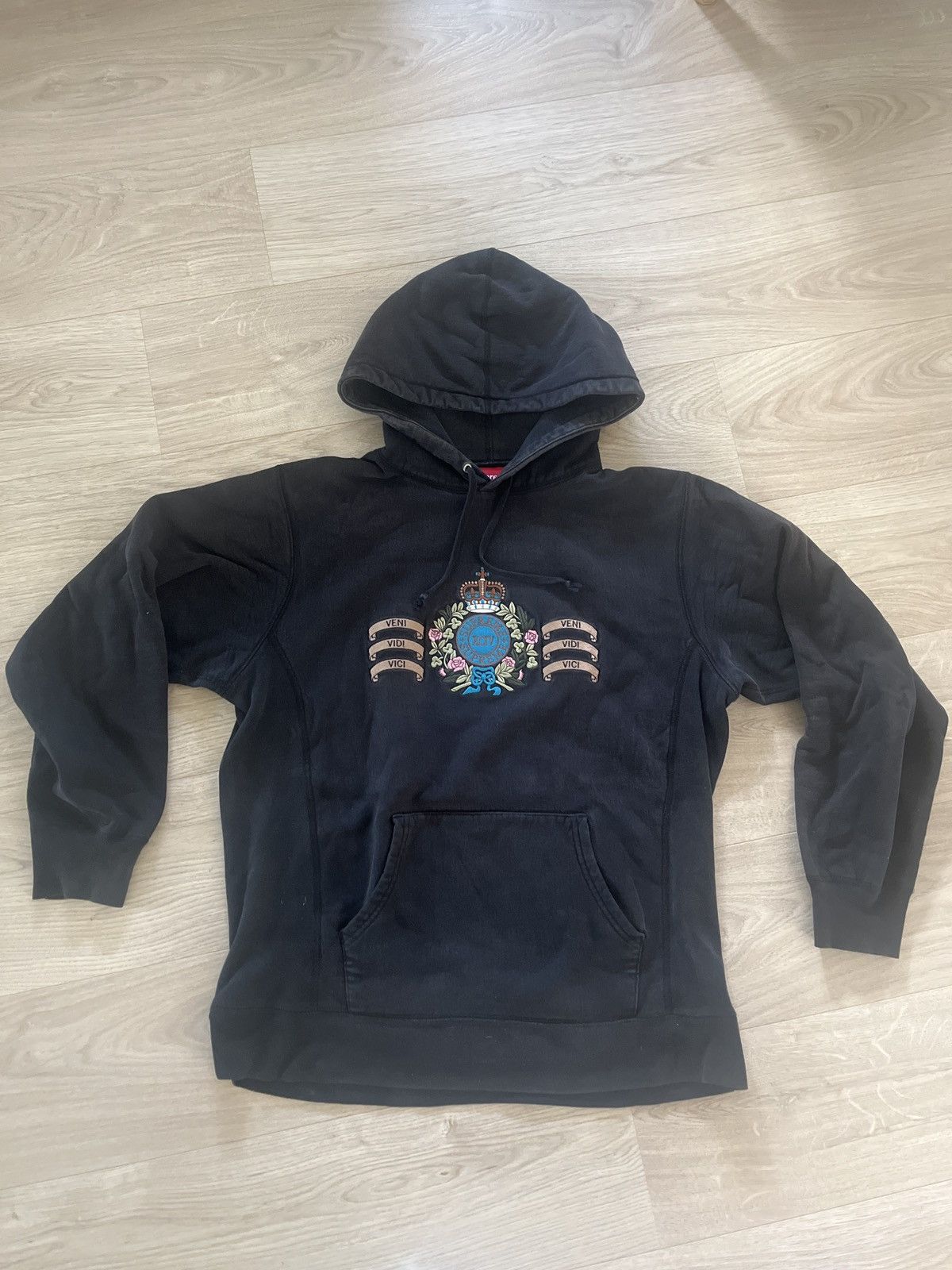 Supreme crest hoodie black sz L