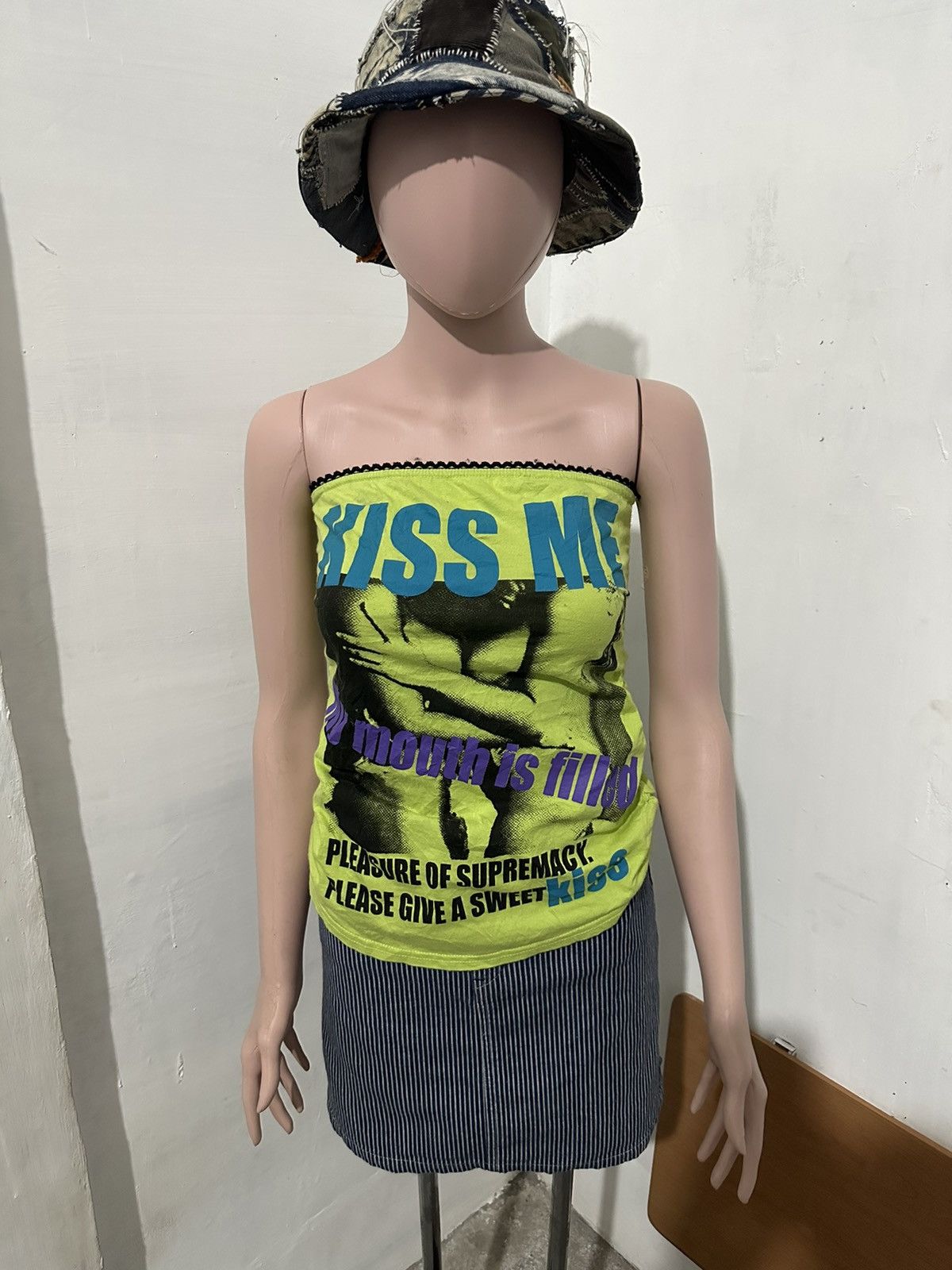 image of Shake Shake 2 Women Art Kiss Me Strapless Top in Neon (Size Small)