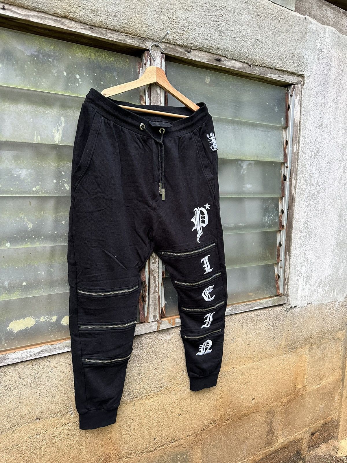 image of Philipp Plein Jogging Trousers Mm Gothic Plein in Black, Men's (Size 34)