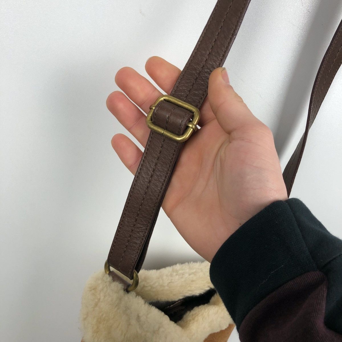 Japanese Brand Ugg sheepskin Leather suede Crossbody bag Size ONE SIZE - 4 Thumbnail