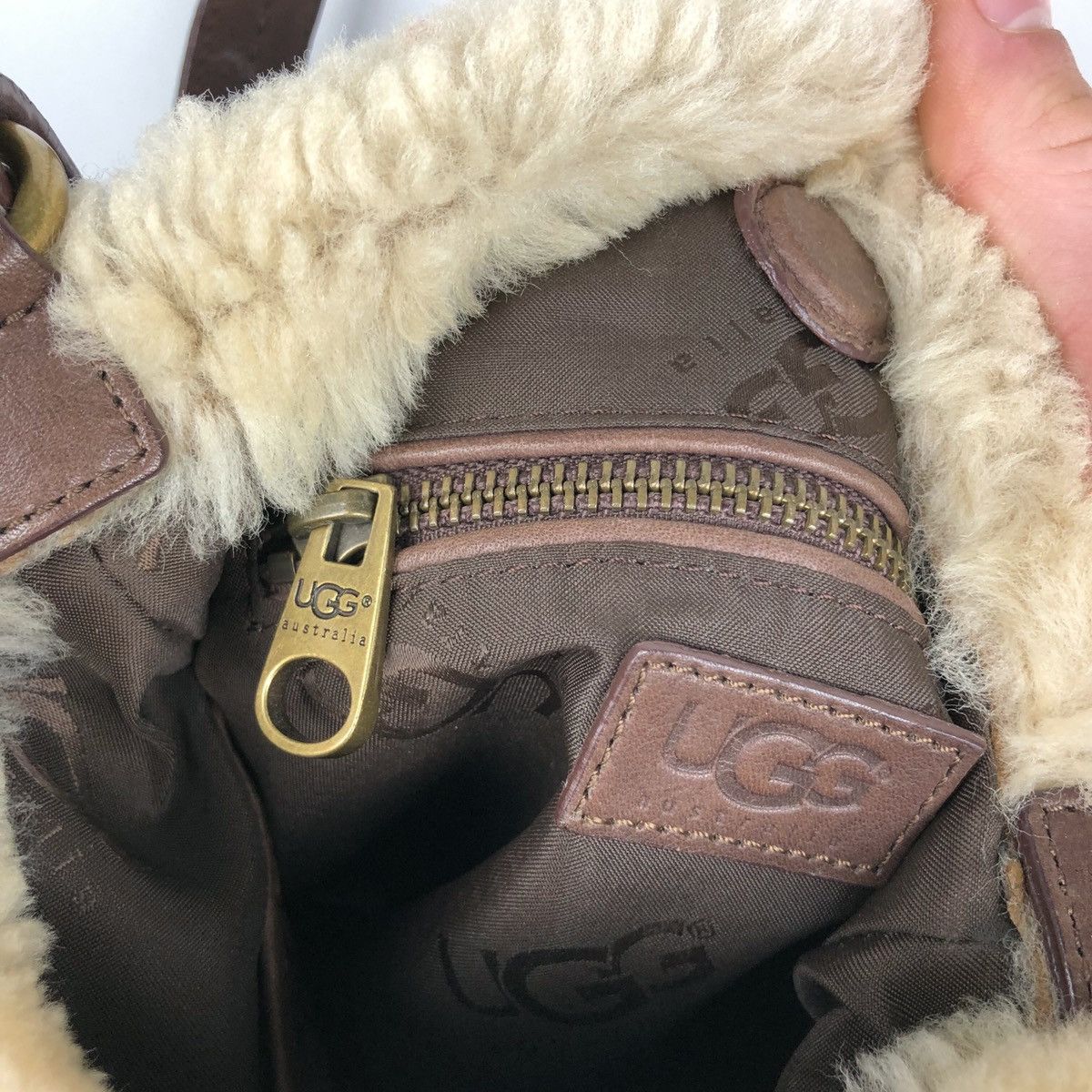 Japanese Brand Ugg sheepskin Leather suede Crossbody bag Size ONE SIZE - 12 Thumbnail