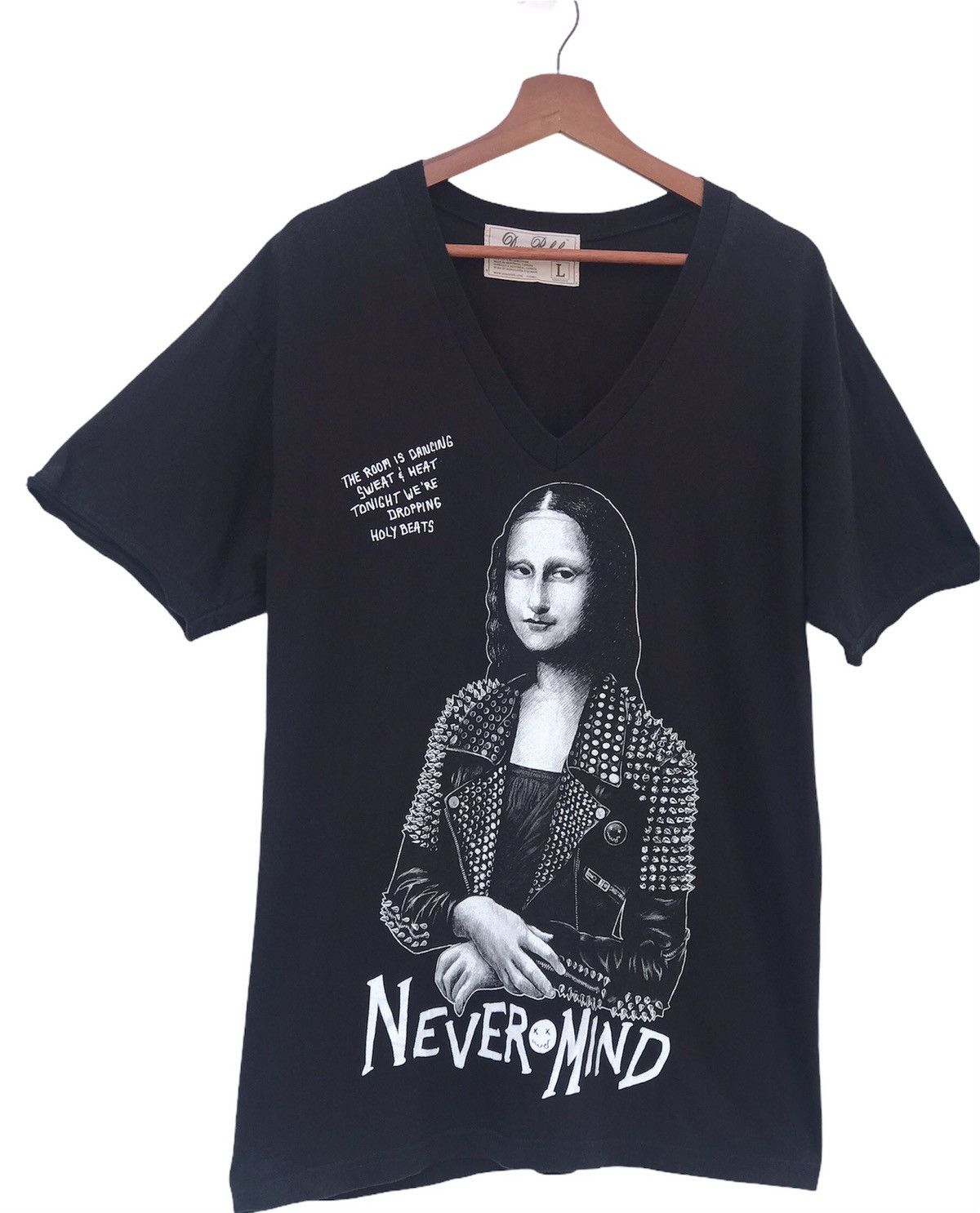 Mona Lisa x Nevermind V Collar