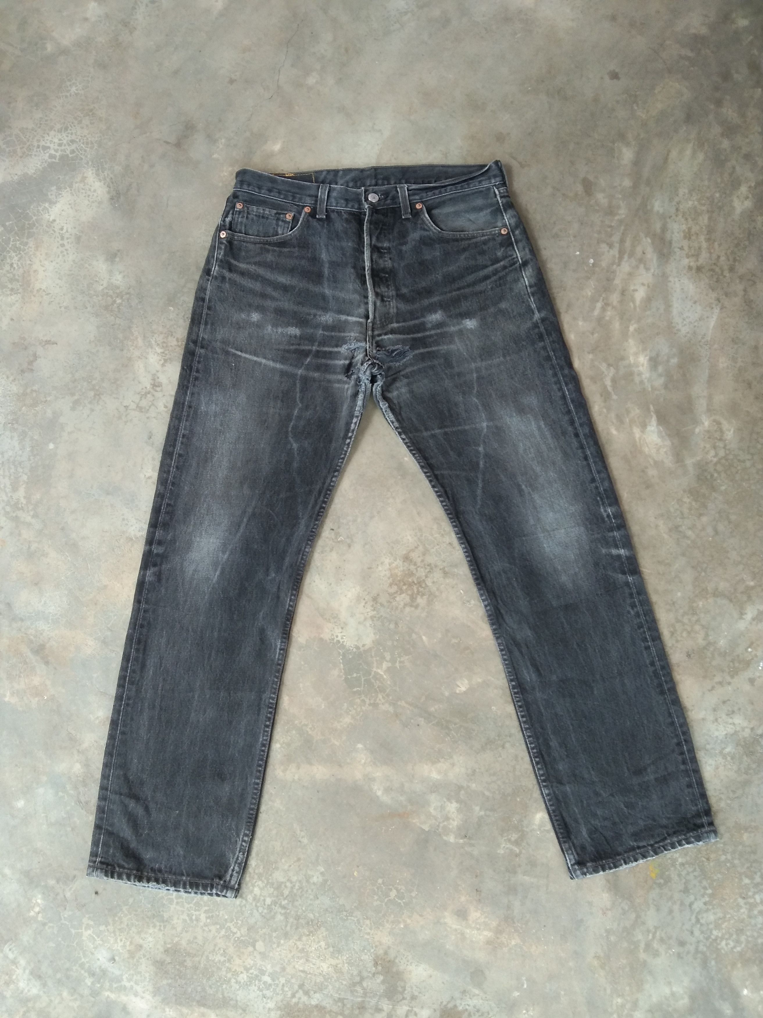 Levi's 90s Vintage Levi's 501 Made In USA Distressed Jeans 33x30 Size US 33 - 1 Thumbnail