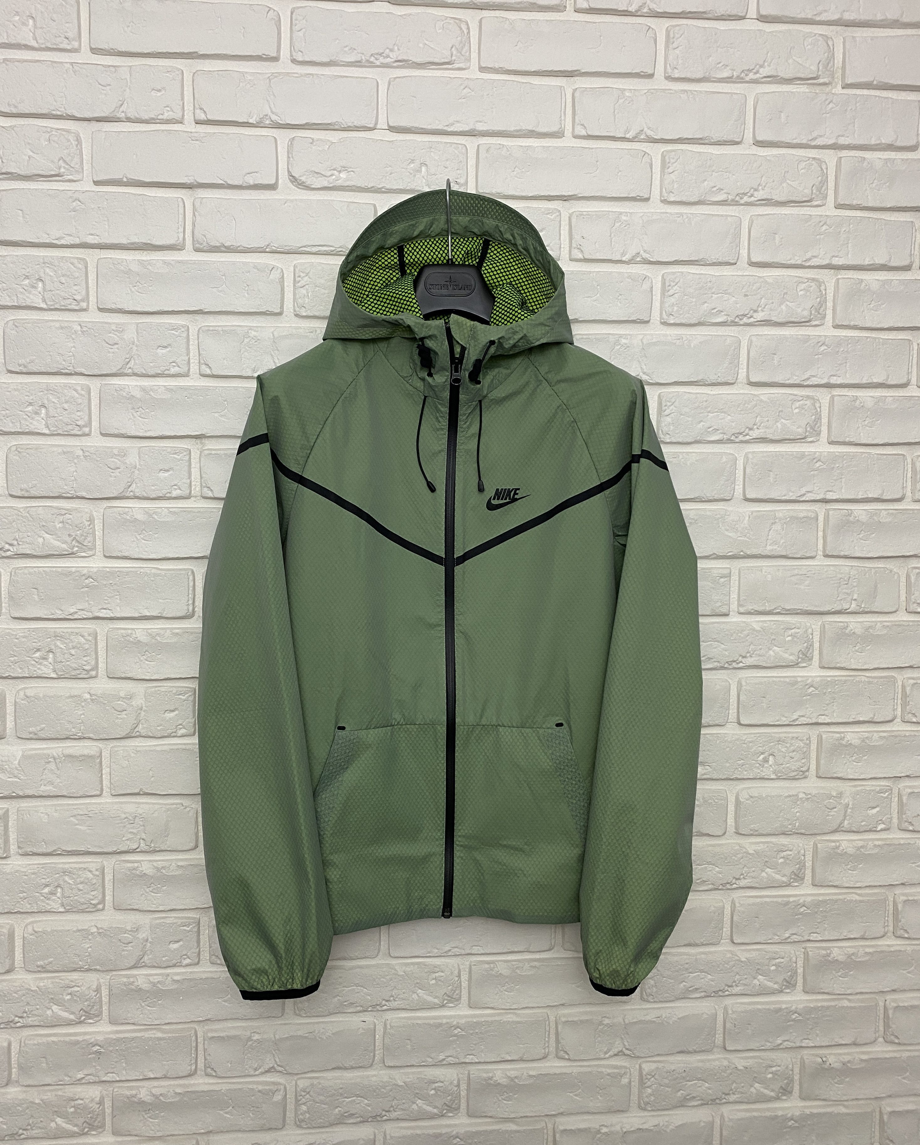 Nike Nike Sportswear Tech Windrunner Jacket Windbreaker SIze S Size US S / EU 44-46 / 1 - 2 Thumbnail
